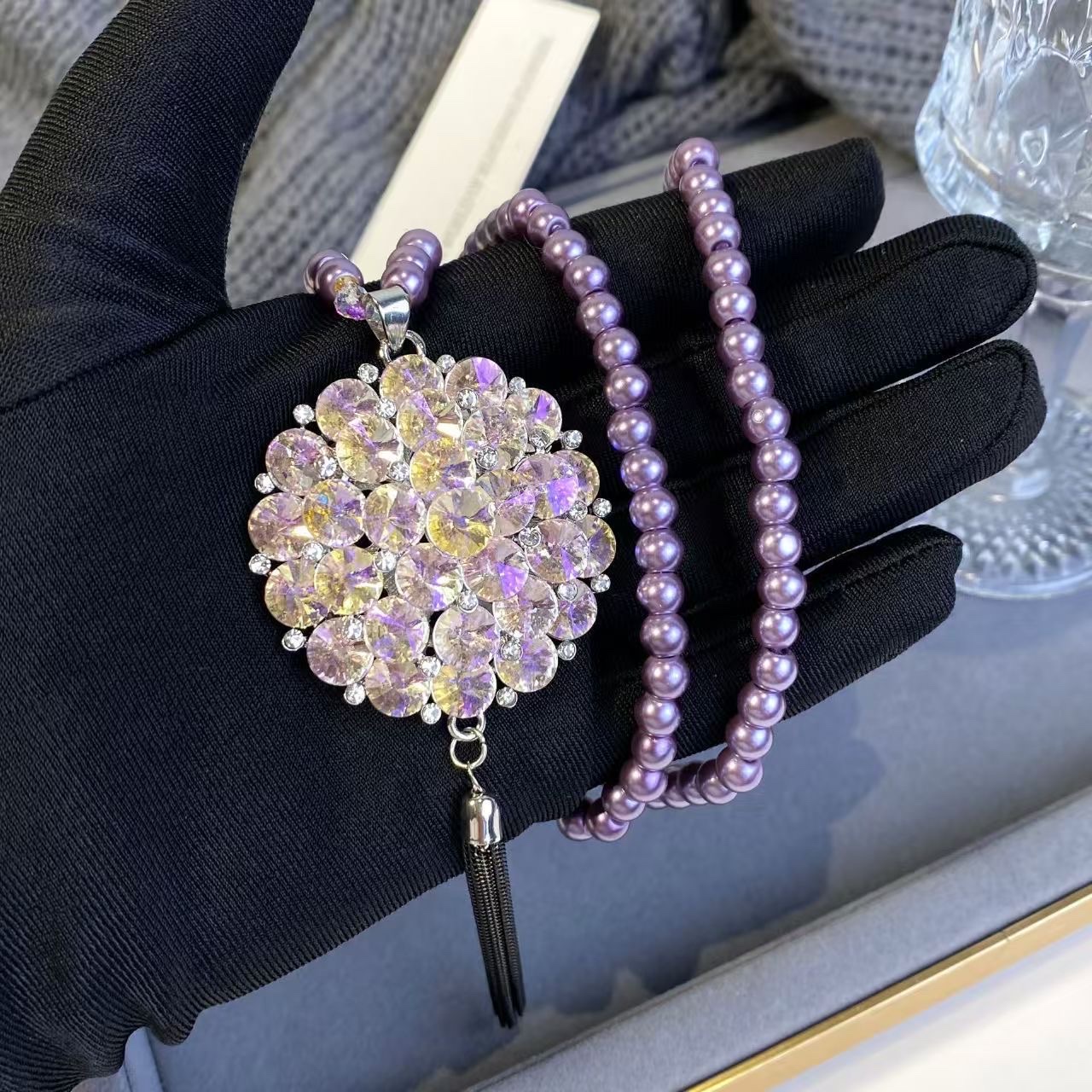 Autumn and winter versatile crystal sweater accessories, purple tassel fashionable sweatshirt dress, long flower necklace, trendy women's pendant Application Scenario