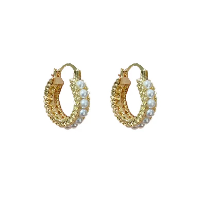 Rose gold earrings are simple, fashionable, light luxury and niche design accessories for women. They are a gift for girls Item Picture
