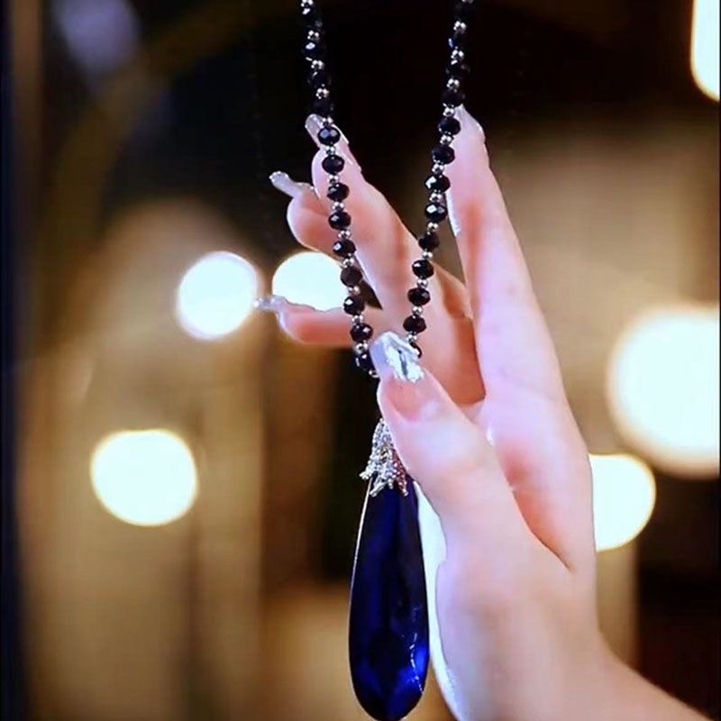 New autumn and winter retro versatile long sweater chain, ethnic style fashionable water drop necklace decoration, clothing hanging accessories Application Scenario