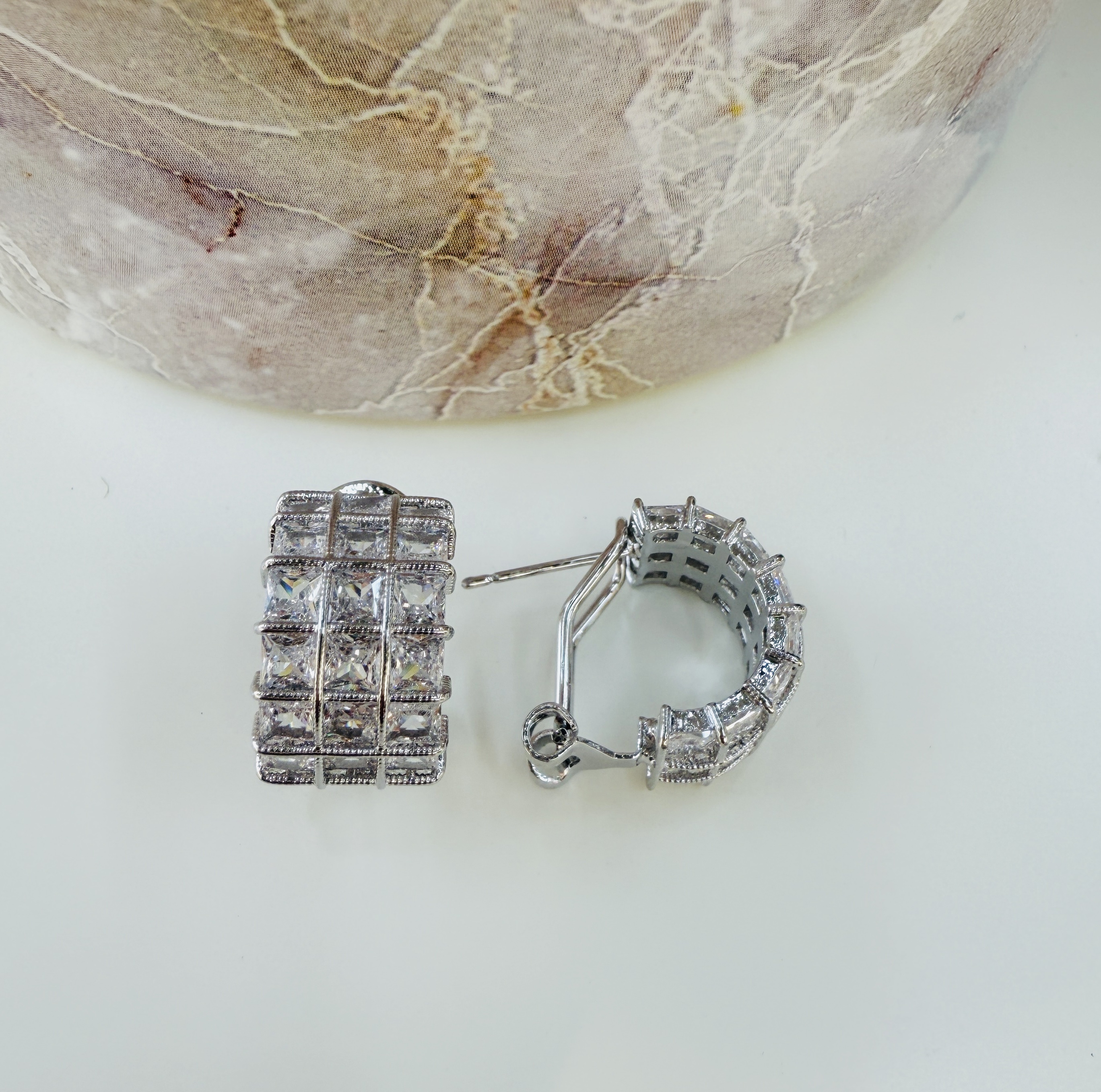 2026年时尚法式韩版高端气质闪亮锆石热卖款白底实物图