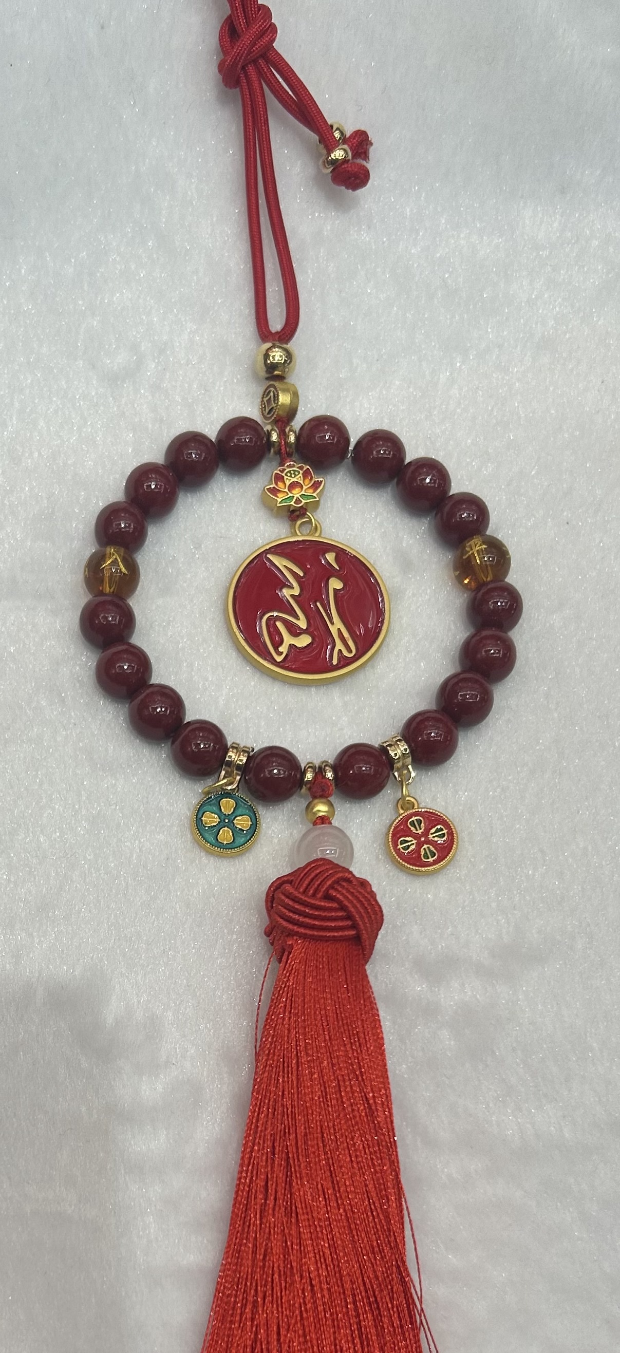 朱砂福字汽车后视镜挂件，款式新颖别致大方，价格美丽实惠，是车内必备品