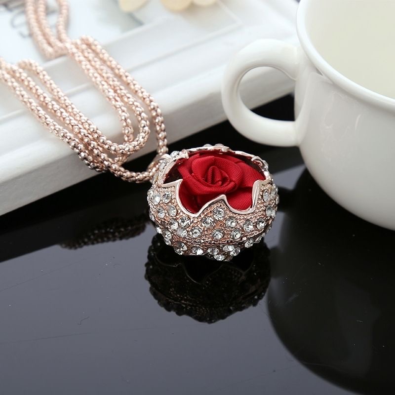 The 2025 new fashionable red rose pendant sweater chain is a trendy and versatile high-end flower necklace for women Item Picture