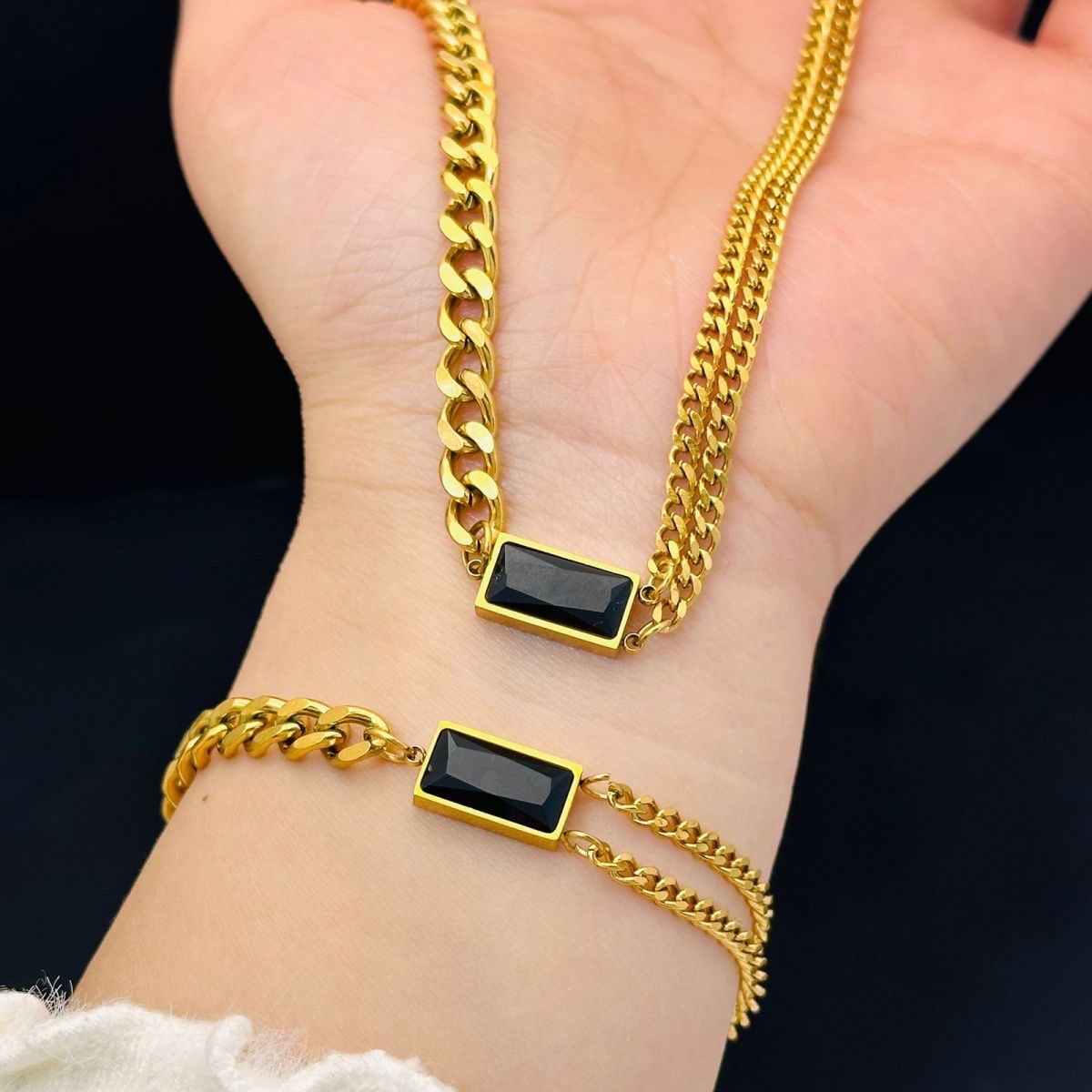 【 All-titanium Steel 】 Black and green square European and American cross-border bracelet, necklace and earrings, fashionable and high-end titanium steel jewelry Application Scenario
