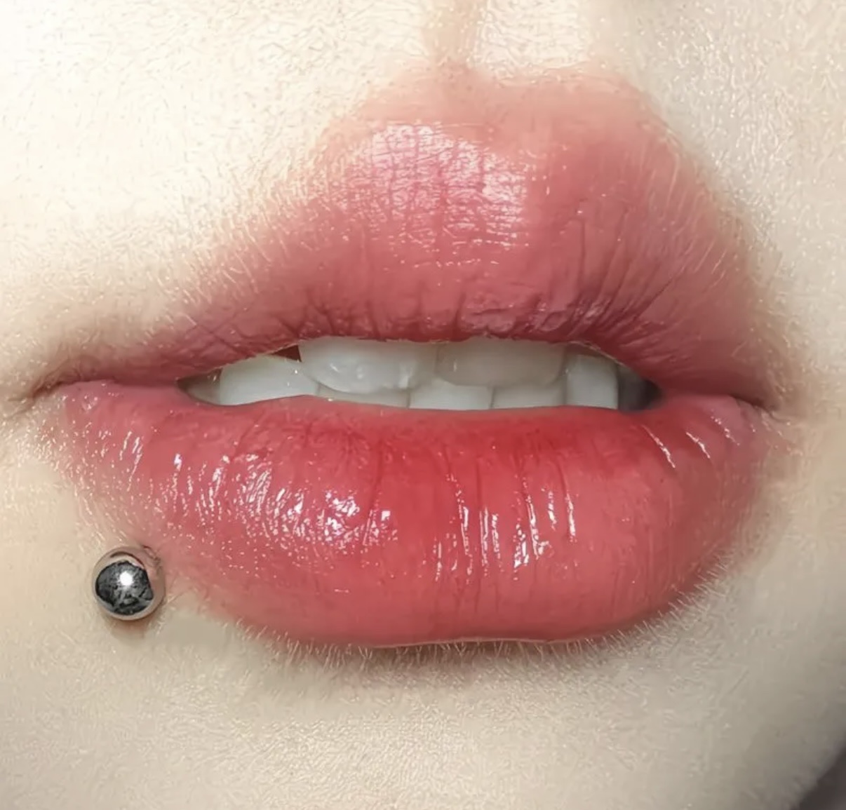 店铺热销316L钛钢基础款唇钉简约唇环ins风耳骨钉酒窝钉个性穿刺饰品