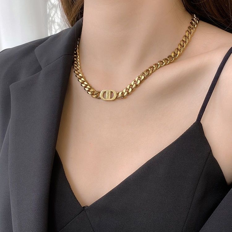 A golden thick chain letter titanium steel necklace by a popular Instagram influencer in Europe and America, a short collarbone chain with a hip-hop personality for women and a versatile bracelet