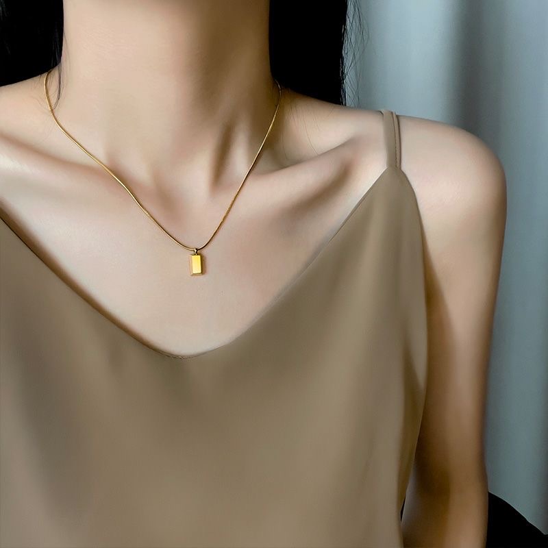 Titanium steel small gold brick necklace with a light luxury and niche design sense, collarbone chain, a popular 2026 new neckchain accessory for women details Picture