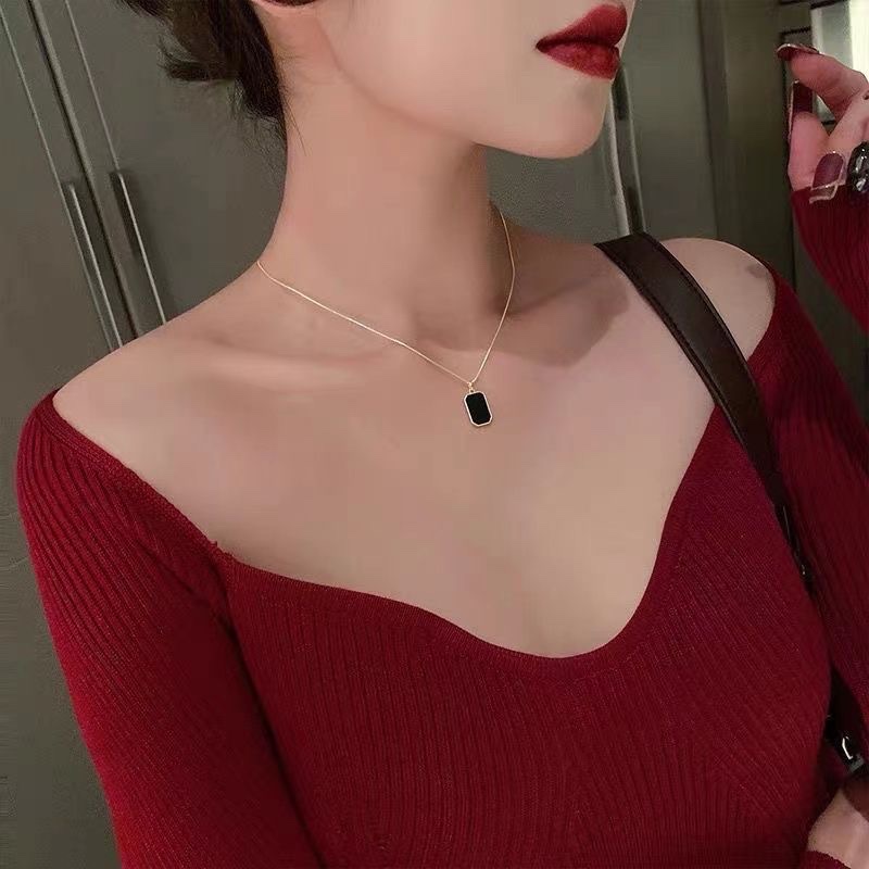 Black square brand necklace that doesn't fade, with an ins square geometric design, is luxurious and niche. It features a simple collarbone style and a new, high-end look details Picture