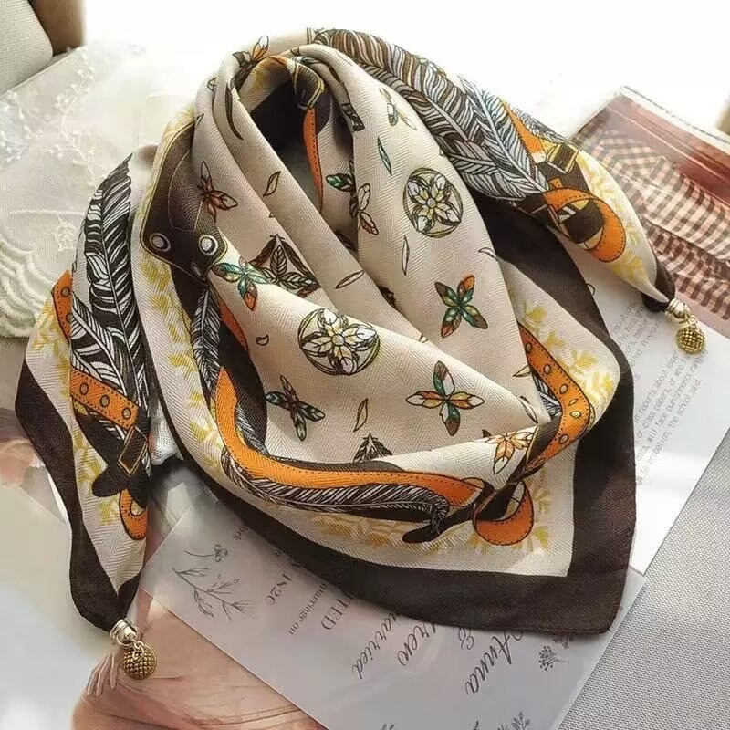 Magnetic buckle herringbone velvet square scarf 68*68cm, a fashionable new bestseller. For more new styles, please ask me for pictures. Welcome to purchase detail image 5
