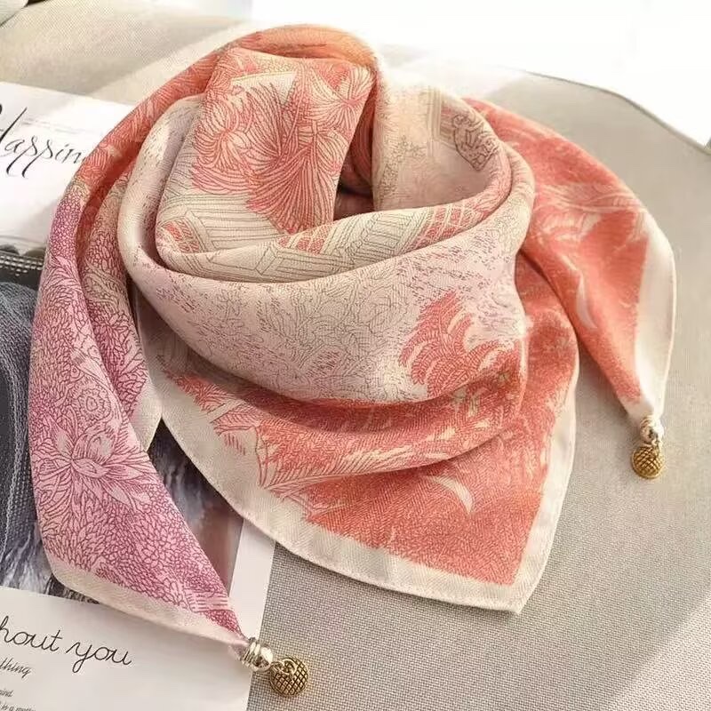 Magnetic buckle herringbone velvet square scarf 68*68cm, a fashionable new bestseller. For more new styles, please ask me for pictures. Welcome to purchase detail image 18