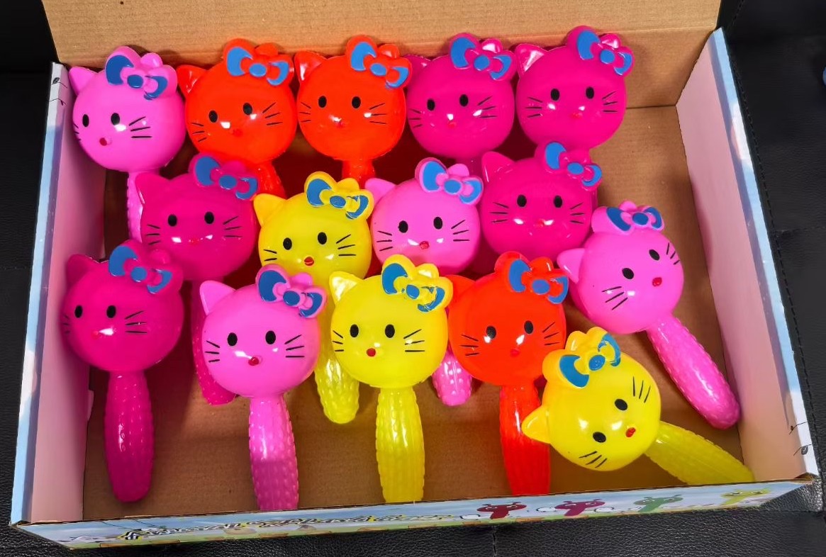 地摊爆款，跨境电商平台热卖发光叫叫可爱小猫手柄玩具