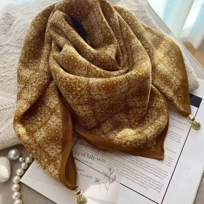 Magnetic buckle herringbone velvet square scarf 68*68cm, a fashionable new bestseller. For more new styles, please ask me for pictures. Welcome to purchase detail image 12