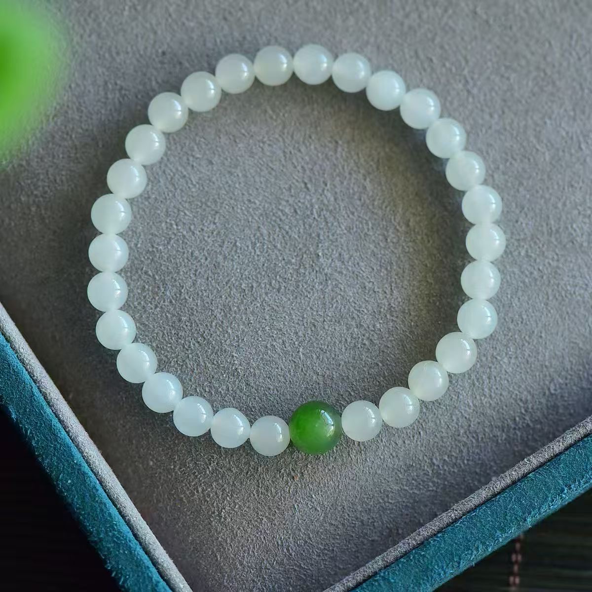 Natural Hetian jade bracelet, exquisite sheep fat white jade round bead women's jade bracelet, green jade single circle gift Specification image