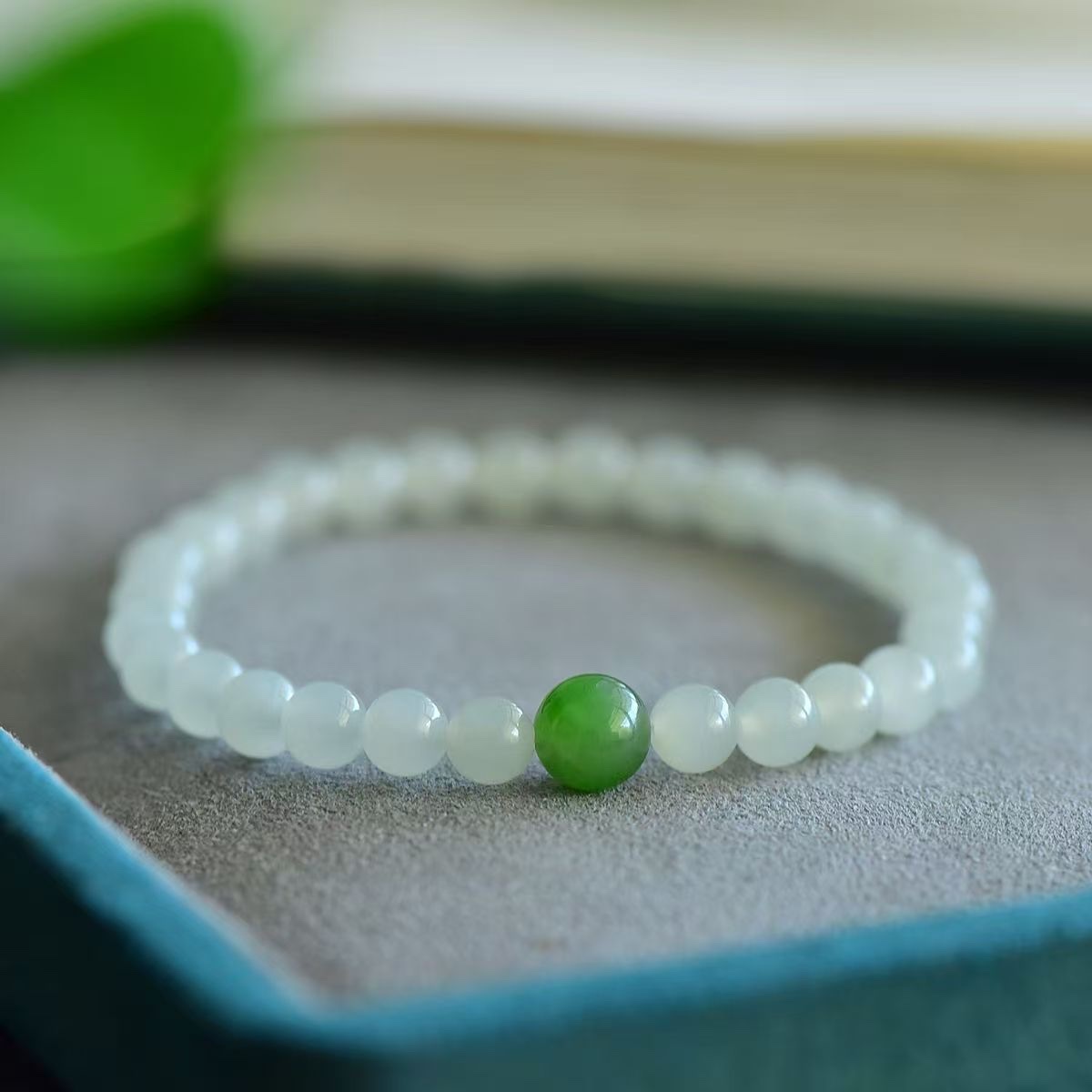 Natural Hetian jade bracelet, exquisite sheep fat white jade round bead women's jade bracelet, green jade single circle gift Natural Hetian jade bracelet, exquisite sheep fat white jade round bead women's jade bracelet, green jade single circle gift