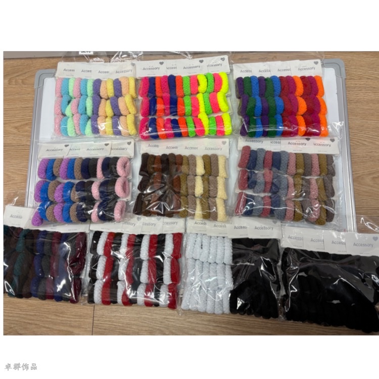 Three sets of double-sided jacquard high-elasticity hair bands for women are available for export. The new color of the comfortable hair band is now available in 10 sets in 2026
