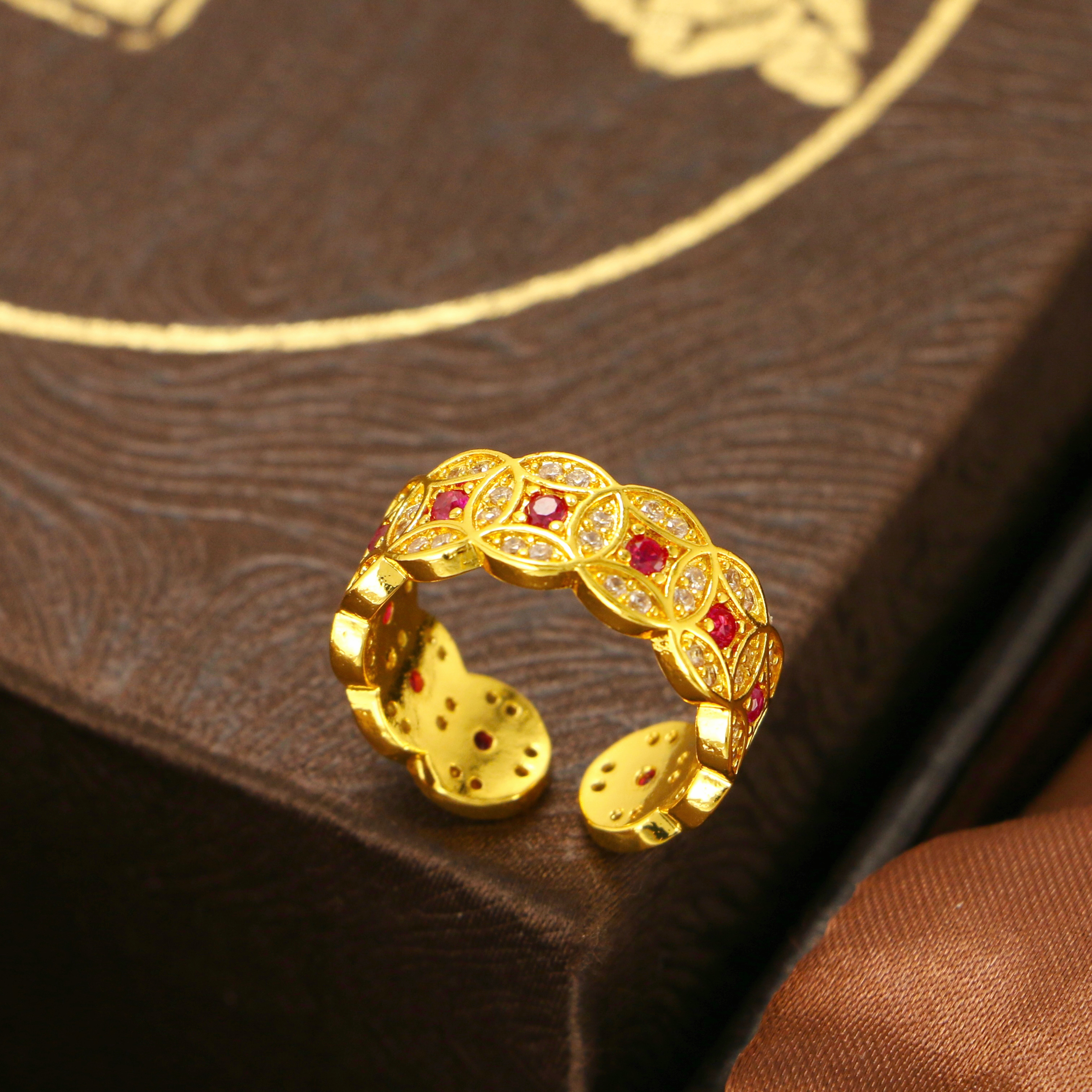 古法工艺制作，黄铜材料