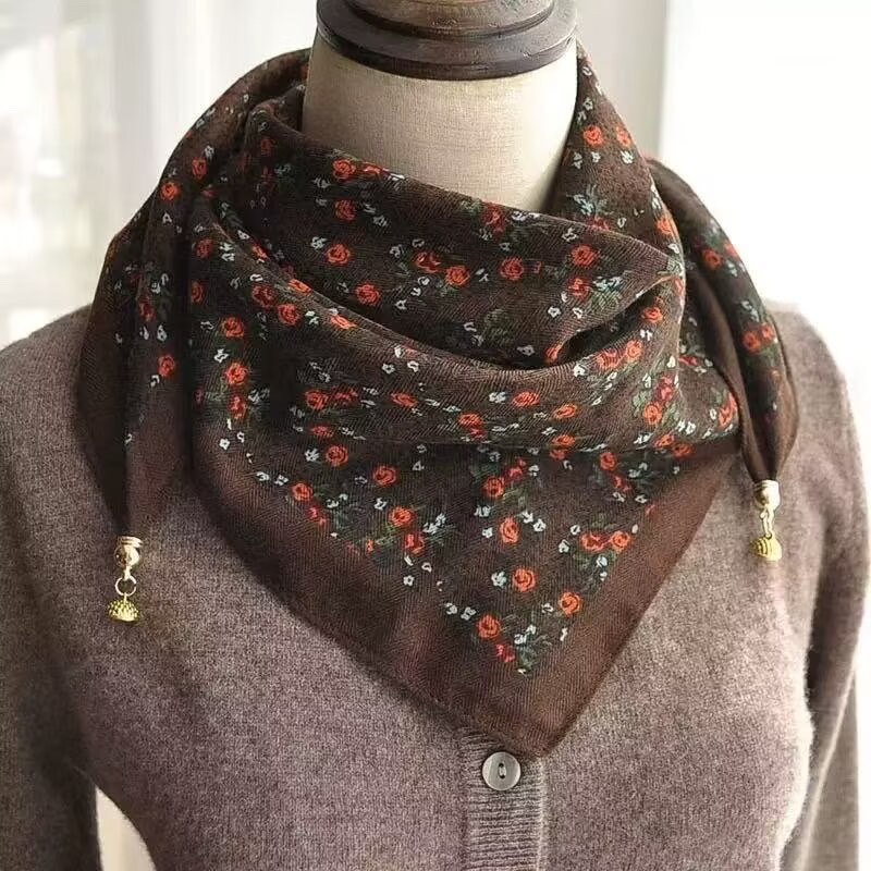 Magnetic buckle herringbone velvet square scarf 68*68cm, a fashionable new bestseller. For more new styles, please ask me for pictures. Welcome to purchase detail image 9