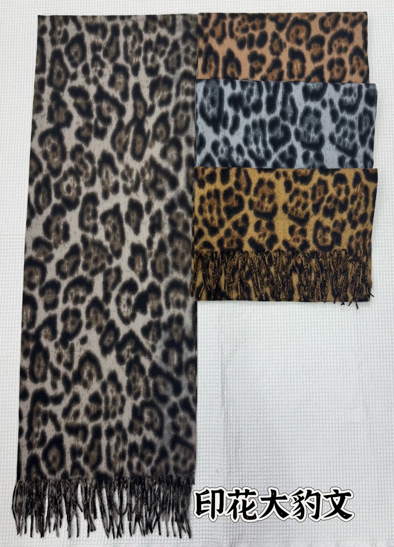 Export top-quality goods! Fashionista 苾 in! The leopard print scarf with a strong atmosphere is popular in autumn and winter. The large shawl is a trend of wearing faux cashmere scarves and shawls with fringed fur Item Picture