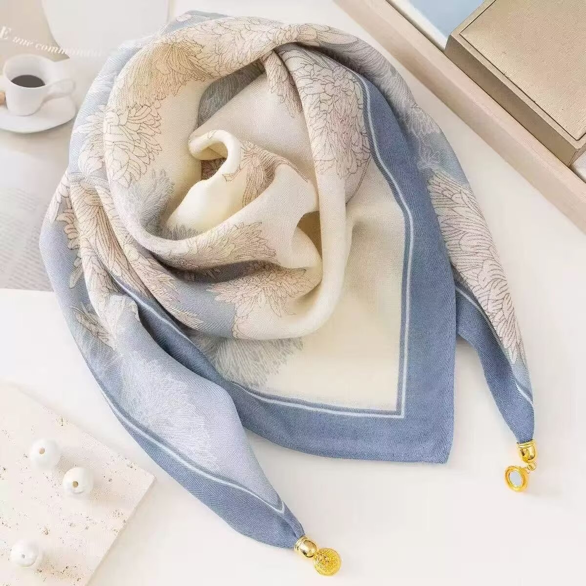Magnetic buckle herringbone velvet square scarf 68*68cm, a fashionable new bestseller. For more new styles, please ask me for pictures. Welcome to purchase detail image 14