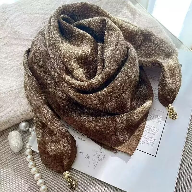 Magnetic buckle herringbone velvet square scarf 68*68cm, a fashionable new bestseller. For more new styles, please ask me for pictures. Welcome to purchase detail image 11