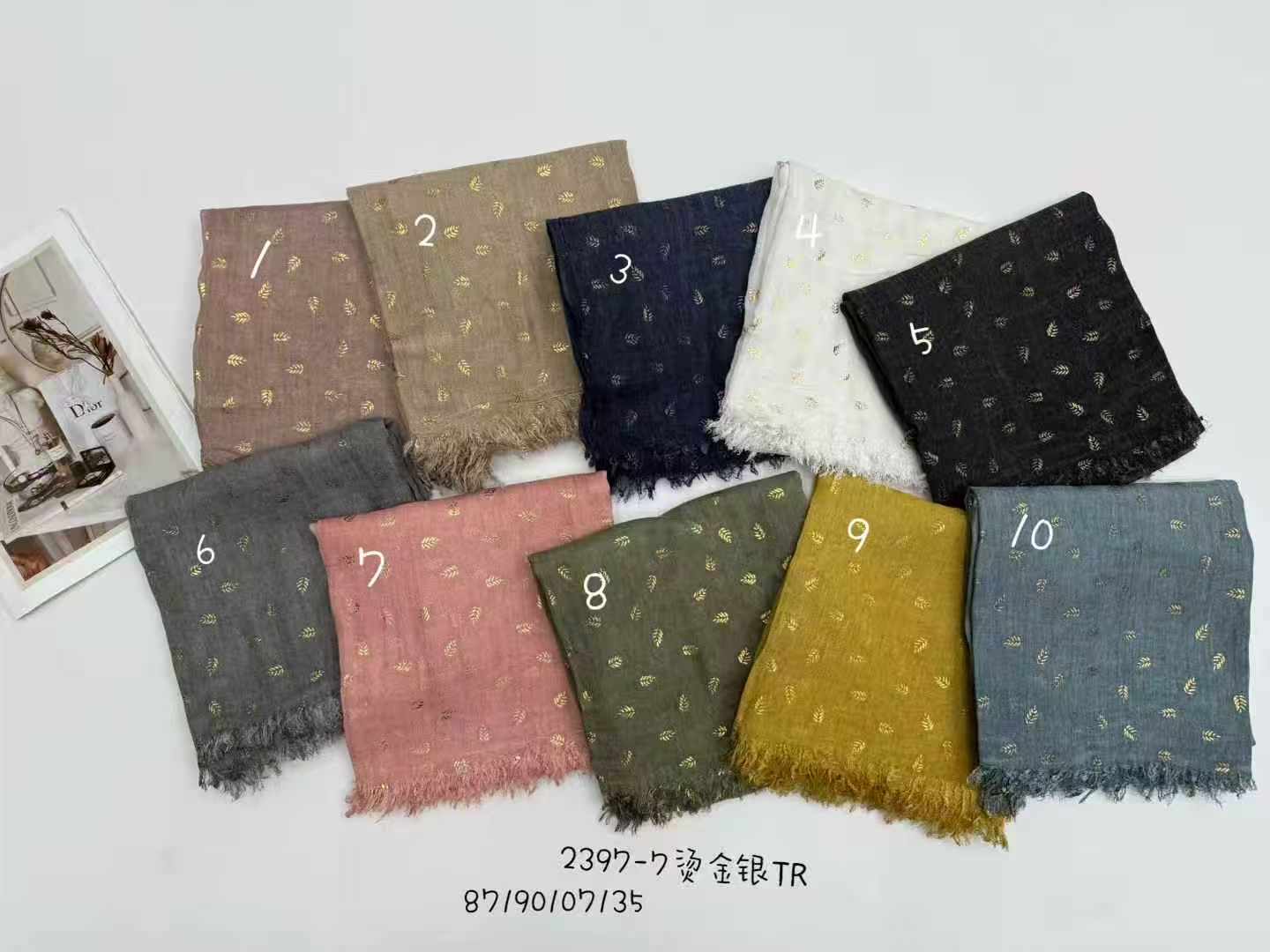 Casual scarves and shawls for vacation and casual wear are paired with the latest popular and fashionable artificial cotton material Item Picture