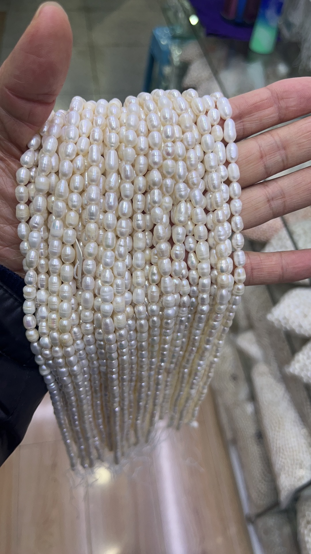 6-7mm米形淡水珍珠，可做珍珠项链手链，可搭配水晶合金钻石等