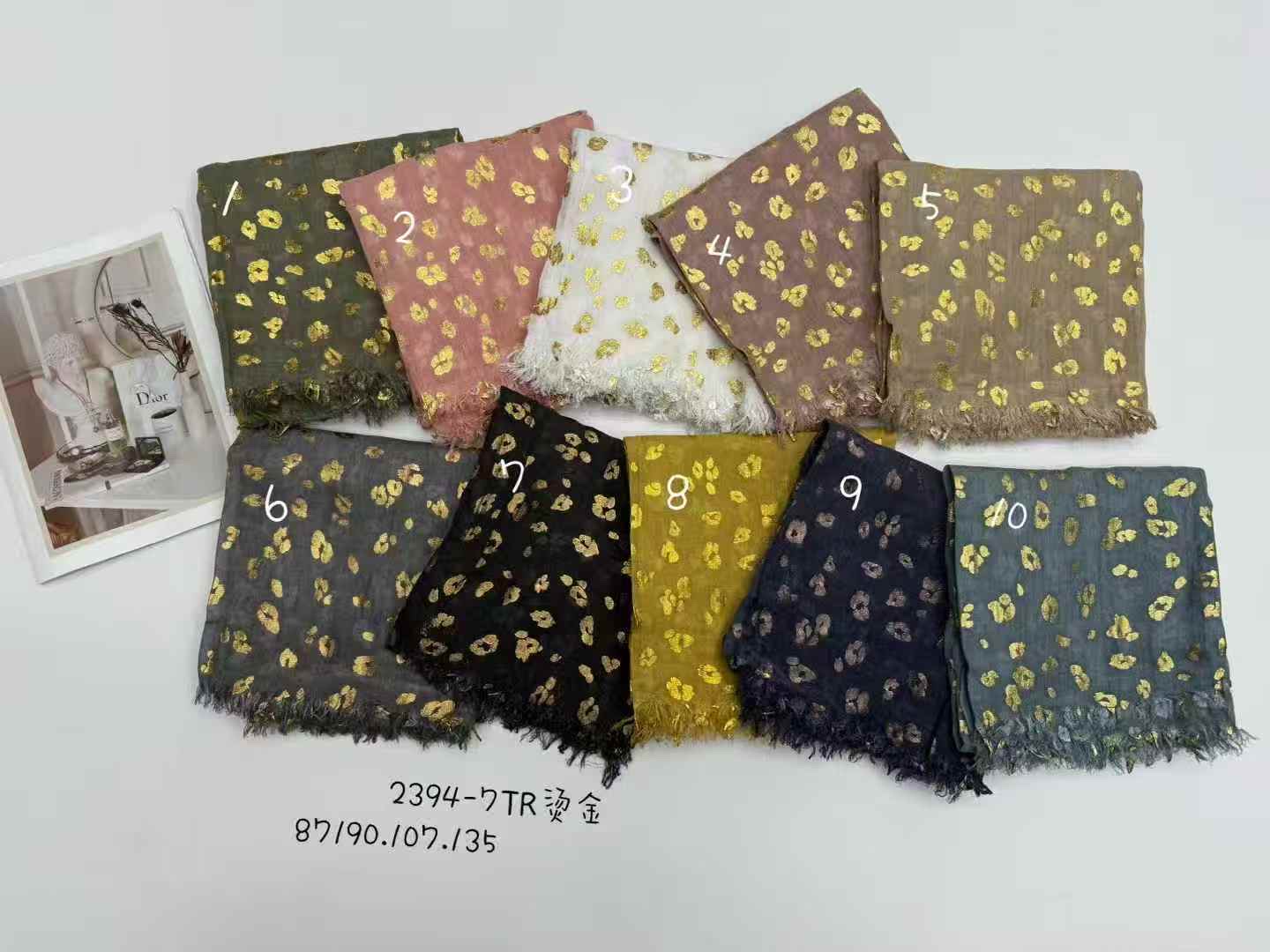 Casual scarves and shawls for vacation and casual wear are paired with the latest popular and fashionable artificial cotton material Specification image