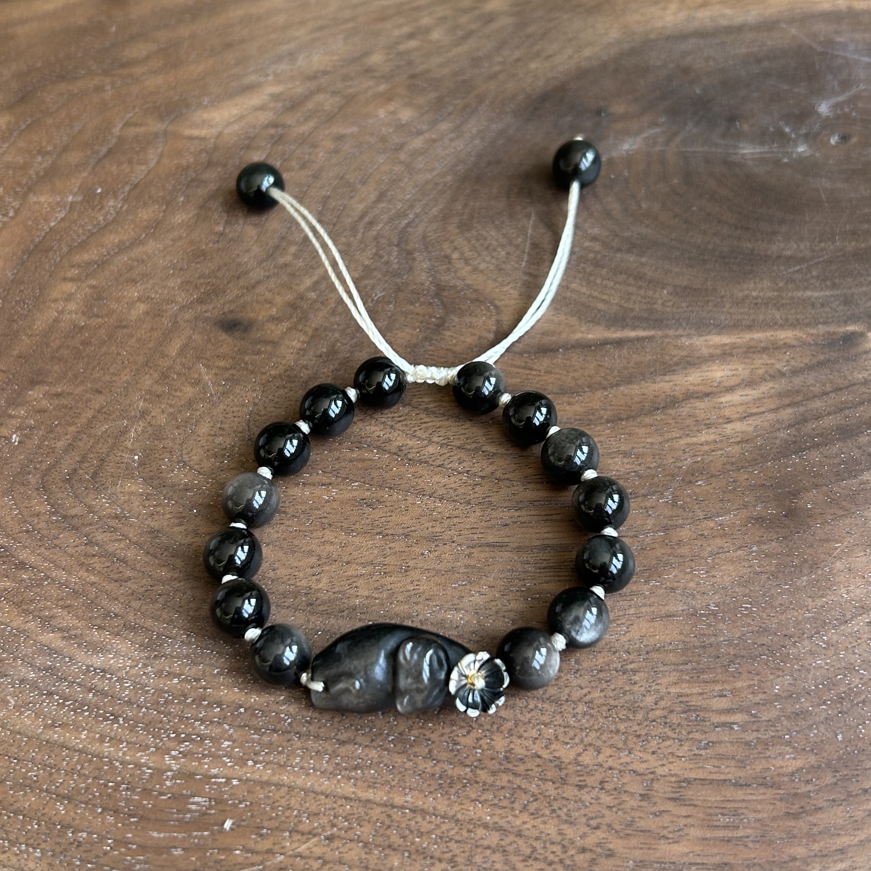 天然银曜石猫咪编绳手链可调节天然银曜石手串小众设计厂家批发白底实物图