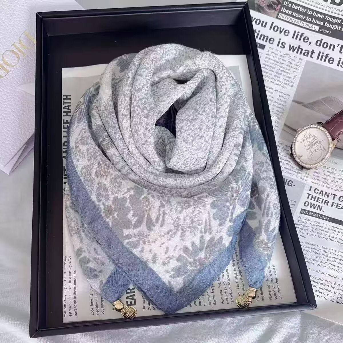 Magnetic buckle herringbone velvet square scarf 68*68cm, a fashionable new bestseller. For more new styles, please ask me for pictures. Welcome to purchase detail image 15