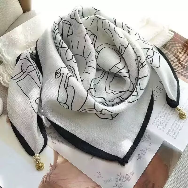 Magnetic buckle herringbone velvet square scarf 68*68cm, a fashionable new bestseller. For more new styles, please ask me for pictures. Welcome to purchase detail image 16