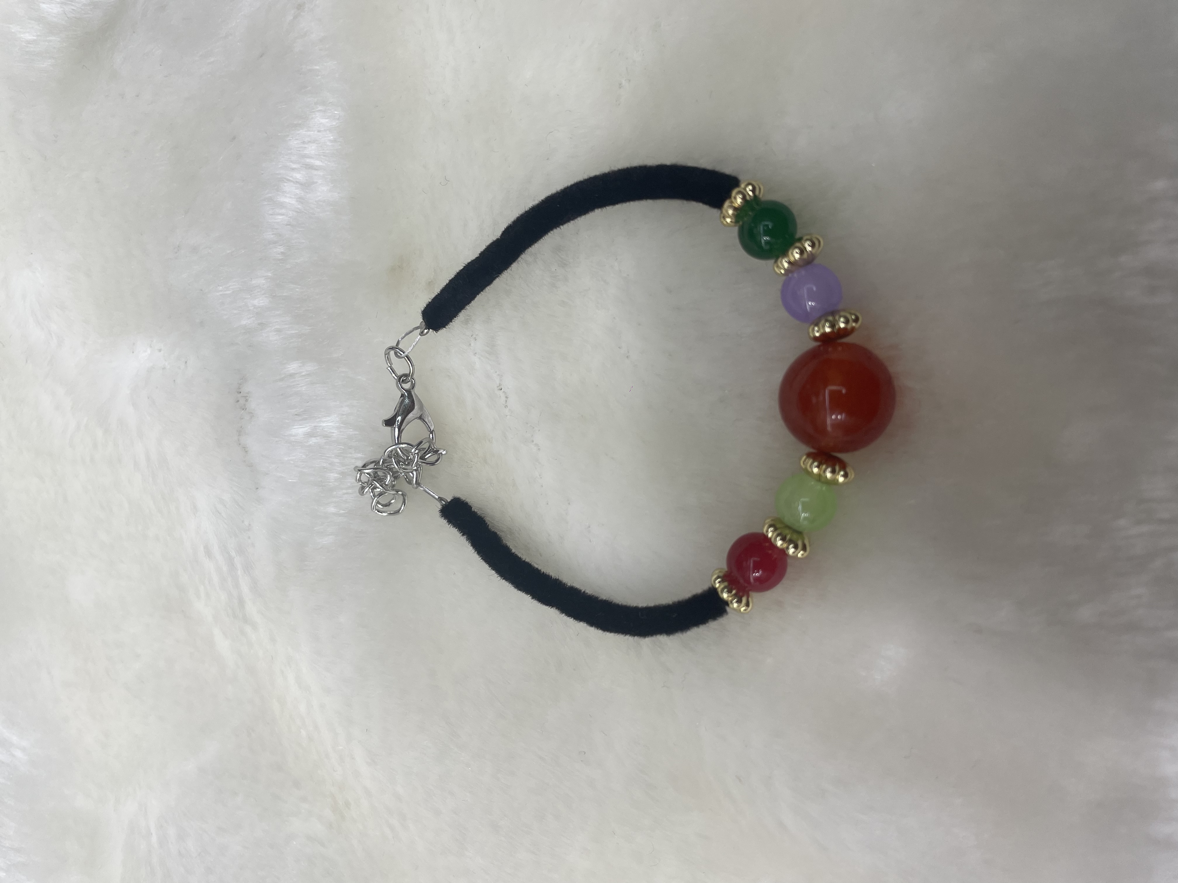 Korean black velvet seven-color glass bead and red agate bracelet. Korean black velvet seven-color glass bead and red agate bracelet Item Picture