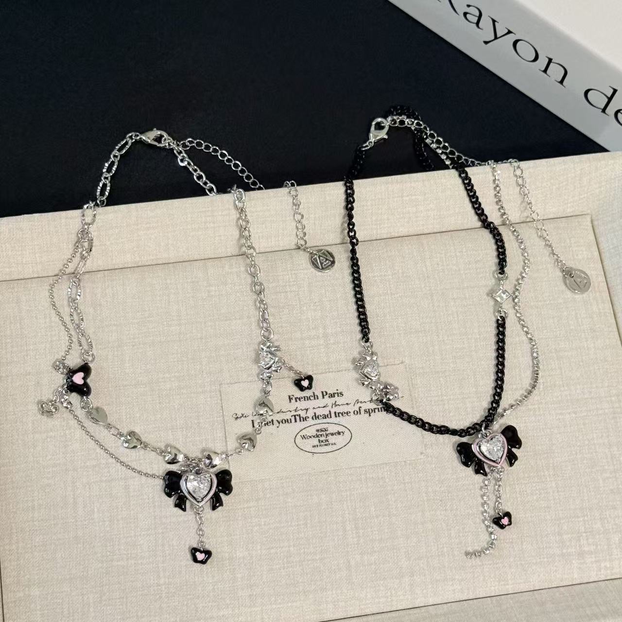 Sweet and cool, spicy girl punk oil drip bow, zircon heart tassel necklace, a niche, light luxury hip-hop collarbone chain trend for women