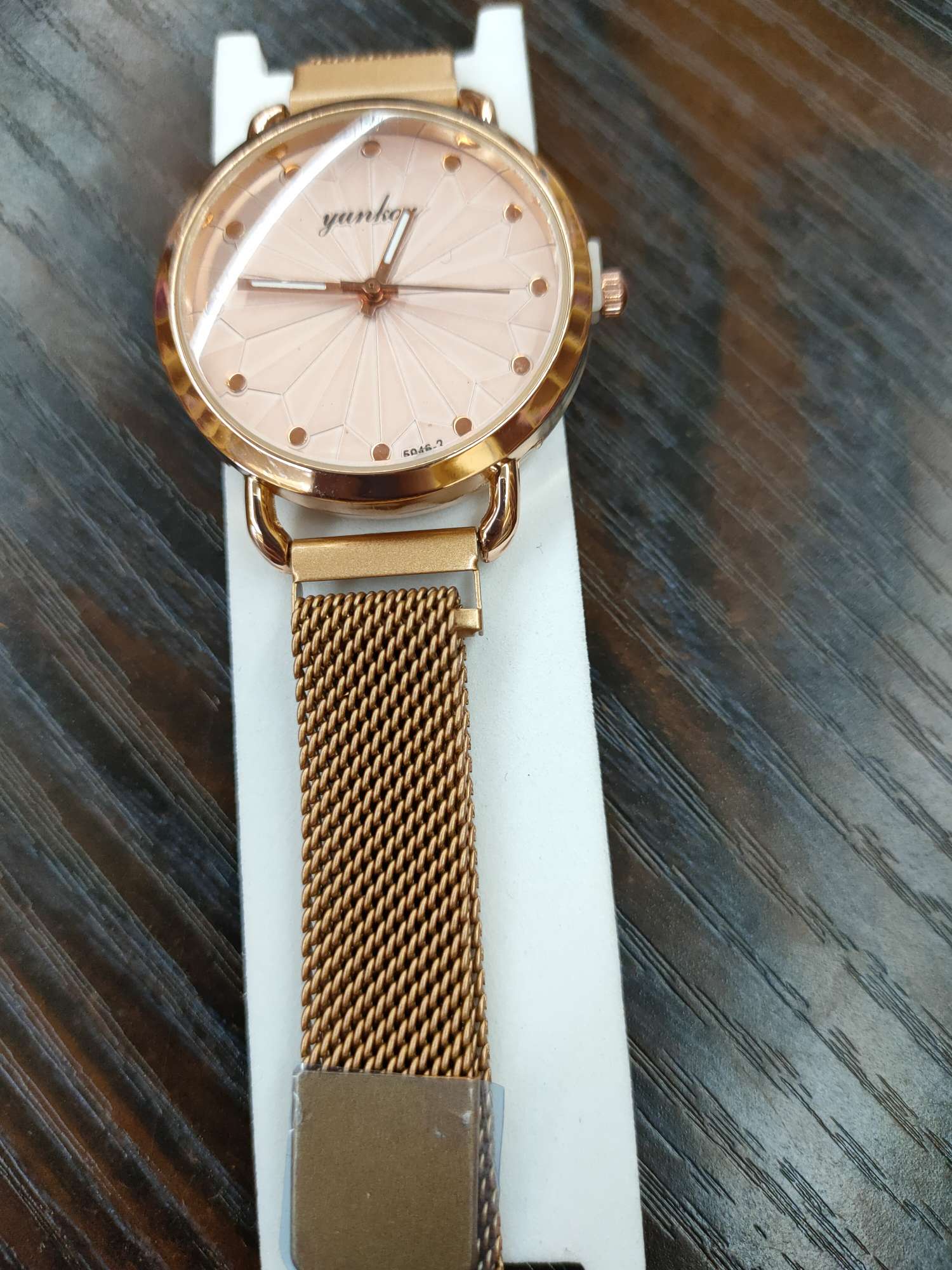 Quartz watch, classic and elegant, apricot-colored watch, fashionable steel band men's watch