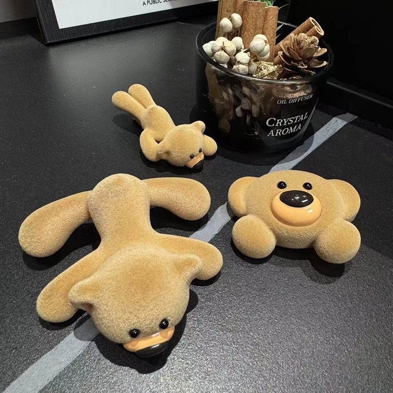 Cartoon cute plush bear side hair clips, sweet and cool style, light luxury and high-end feel, duckbill clips, trendy and versatile hair accessories Cartoon cute plush bear side hair clips, sweet and cool style, light luxury and high-end feel, duckbill clips, trendy and versatile hair accessories