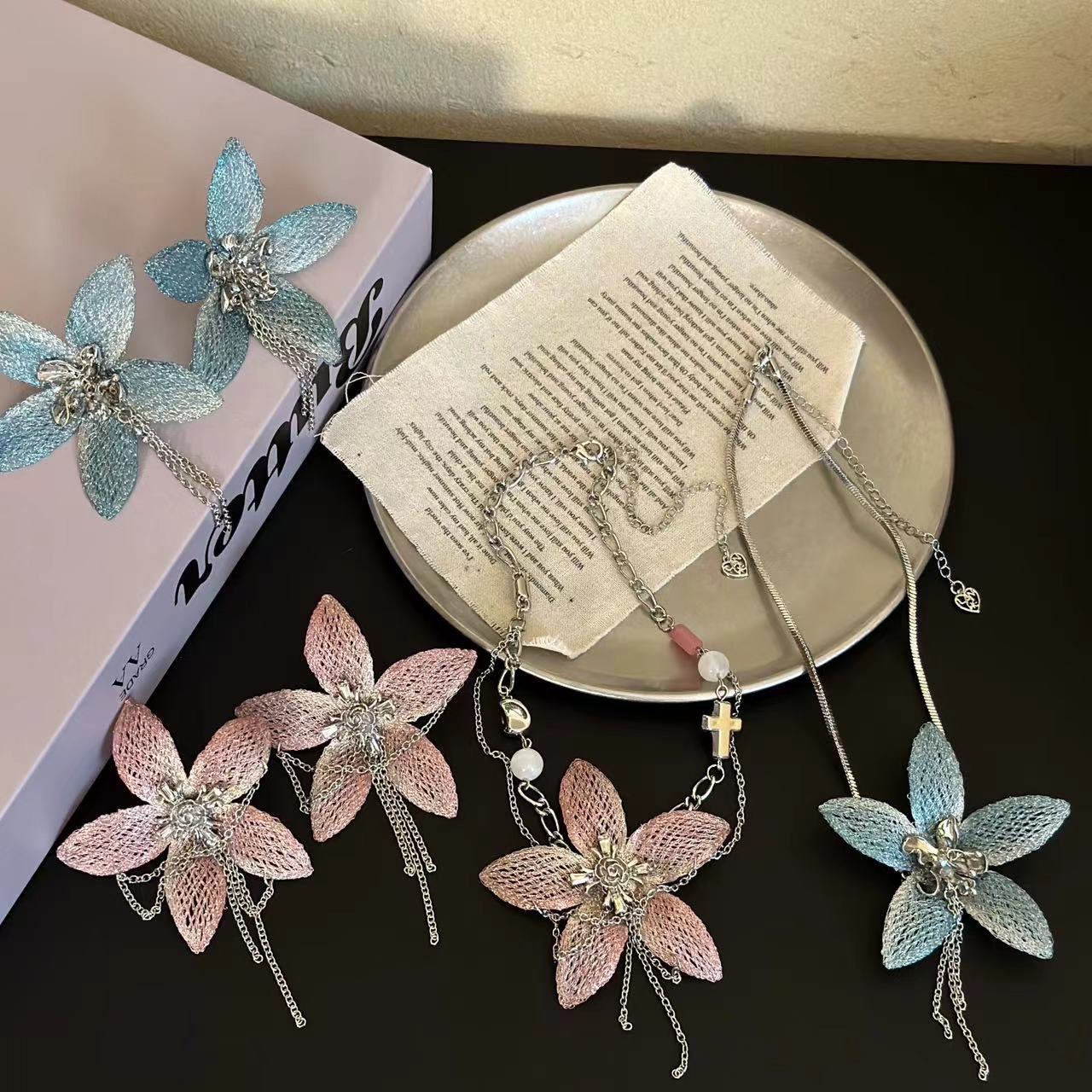 Sweet and cool pink lace woven flower necklace, original design for women, exaggerated little chanel-style neckchain, tassel earrings wholesale Item Picture