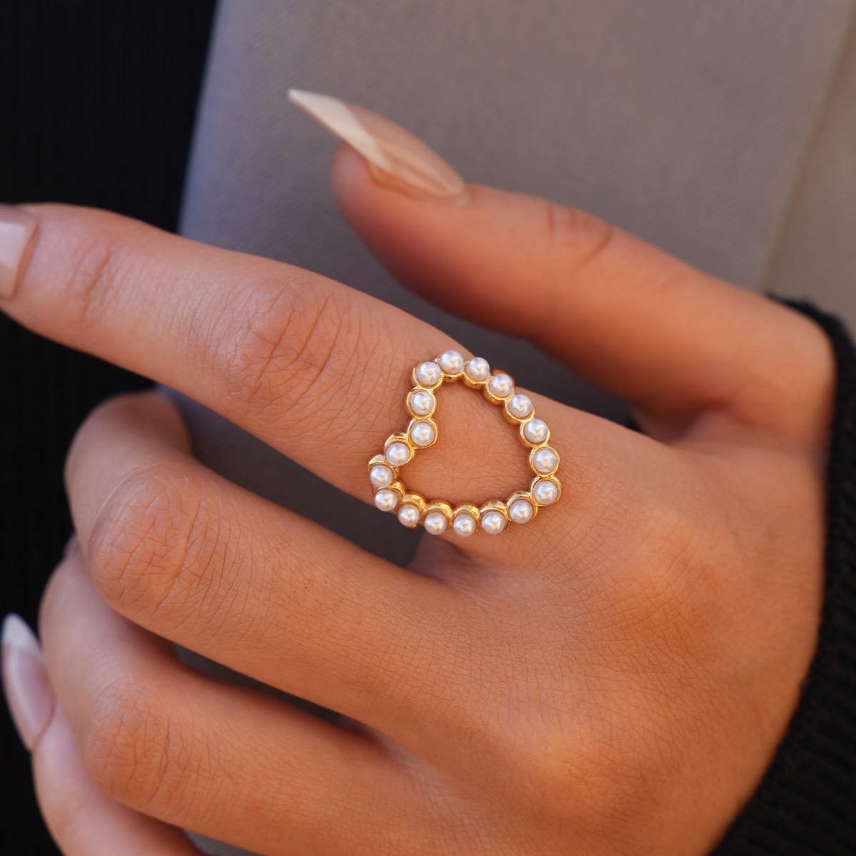 欧美跨境饰品不锈钢镂空爱心珍珠开口戒指简约时尚个性戒指详情图5