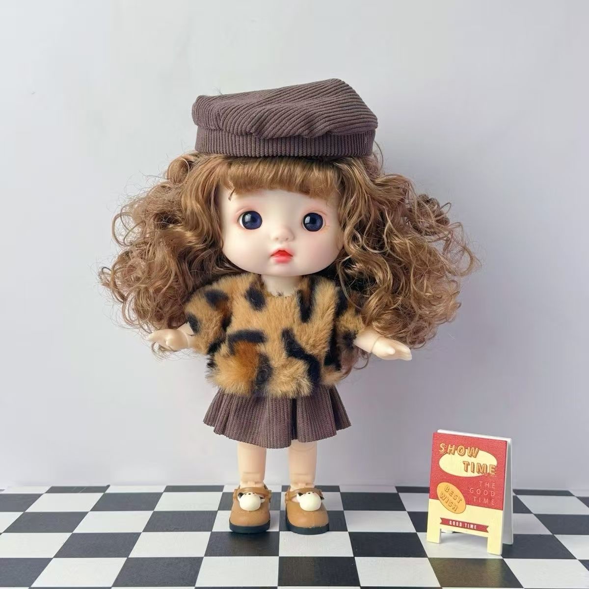 A 22-centimeter cute and adorable doll dress-up toy Item Picture
