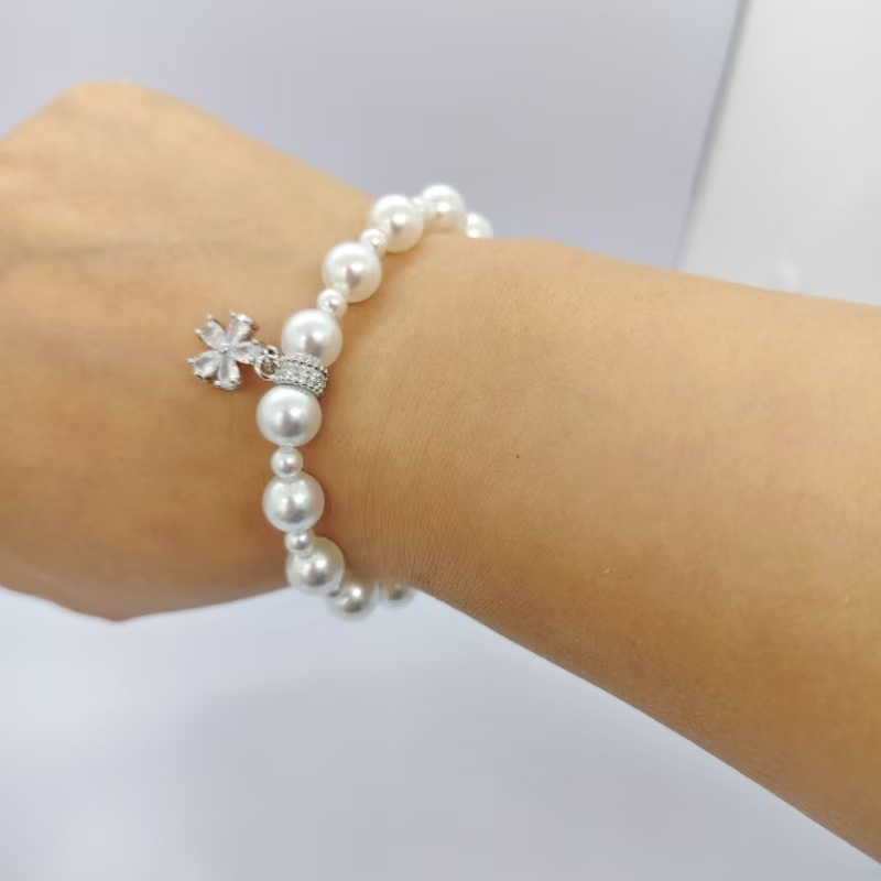 Exquisite Shi Family Pearl Five-petal Flower bracelet for women, a light luxury, niche and high-end style bracelet, new spring and summer jewelry accessory details Picture
