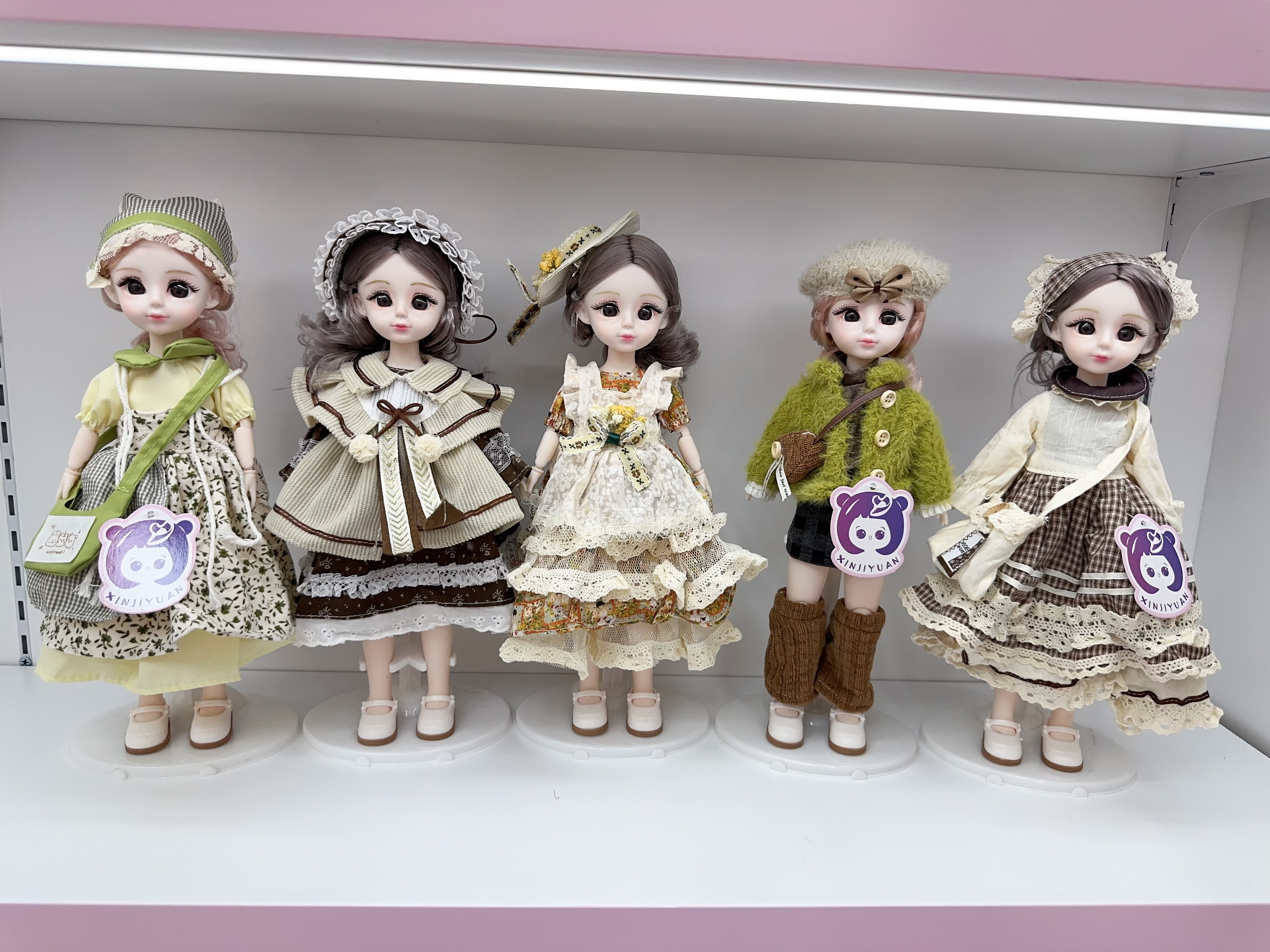 Fashion trend: 30-centimeter doll princess details Picture