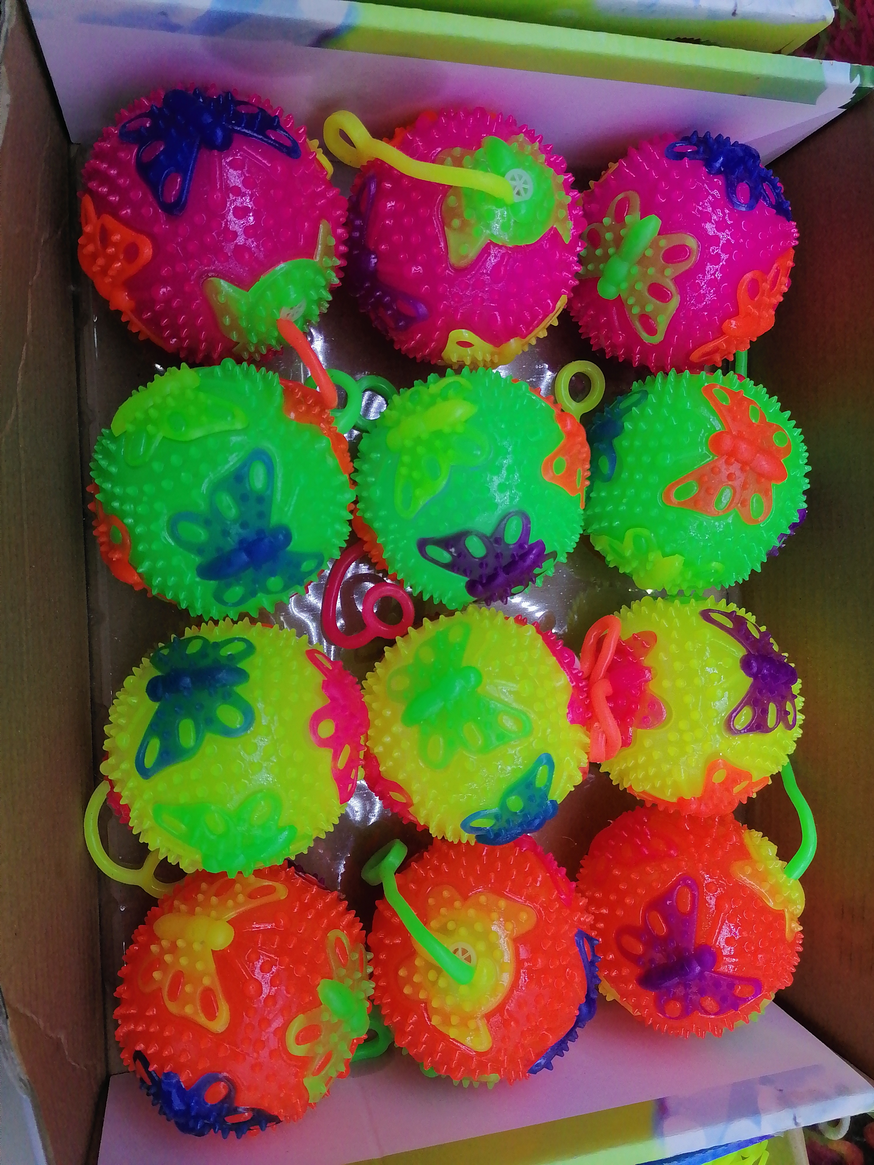 热卖闪光弹力球，按摩发光球带口哨蝴蝶球 地摊热卖，跨境热卖产品