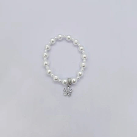 Exquisite Shi Family Pearl Five-petal Flower bracelet for women, a light luxury, niche and high-end style bracelet, new spring and summer jewelry accessory Exquisite Shi Family Pearl Five-petal Flower bracelet for women, a light luxury, niche and high-end style bracelet, new spring and summer jewelry accessory
