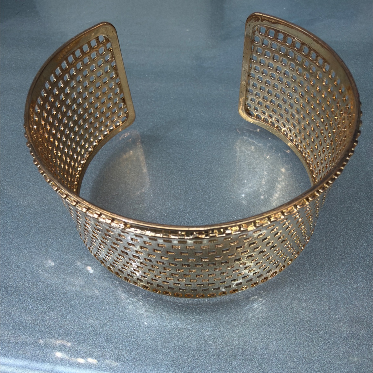 Fashionable, elegant and stylish gold-plated bracelet