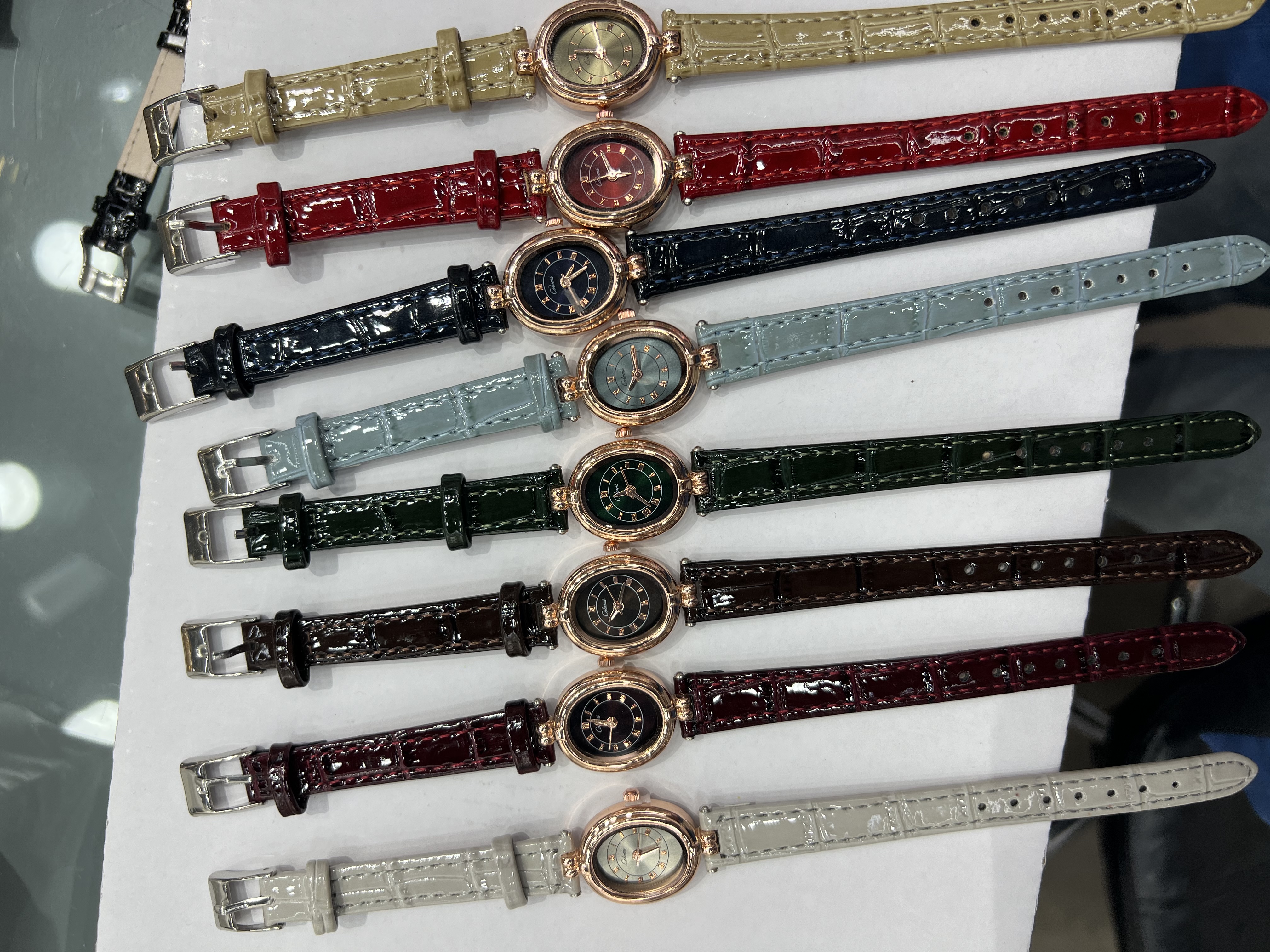 女士皮带手表简约时尚大方个性款式石英电子表