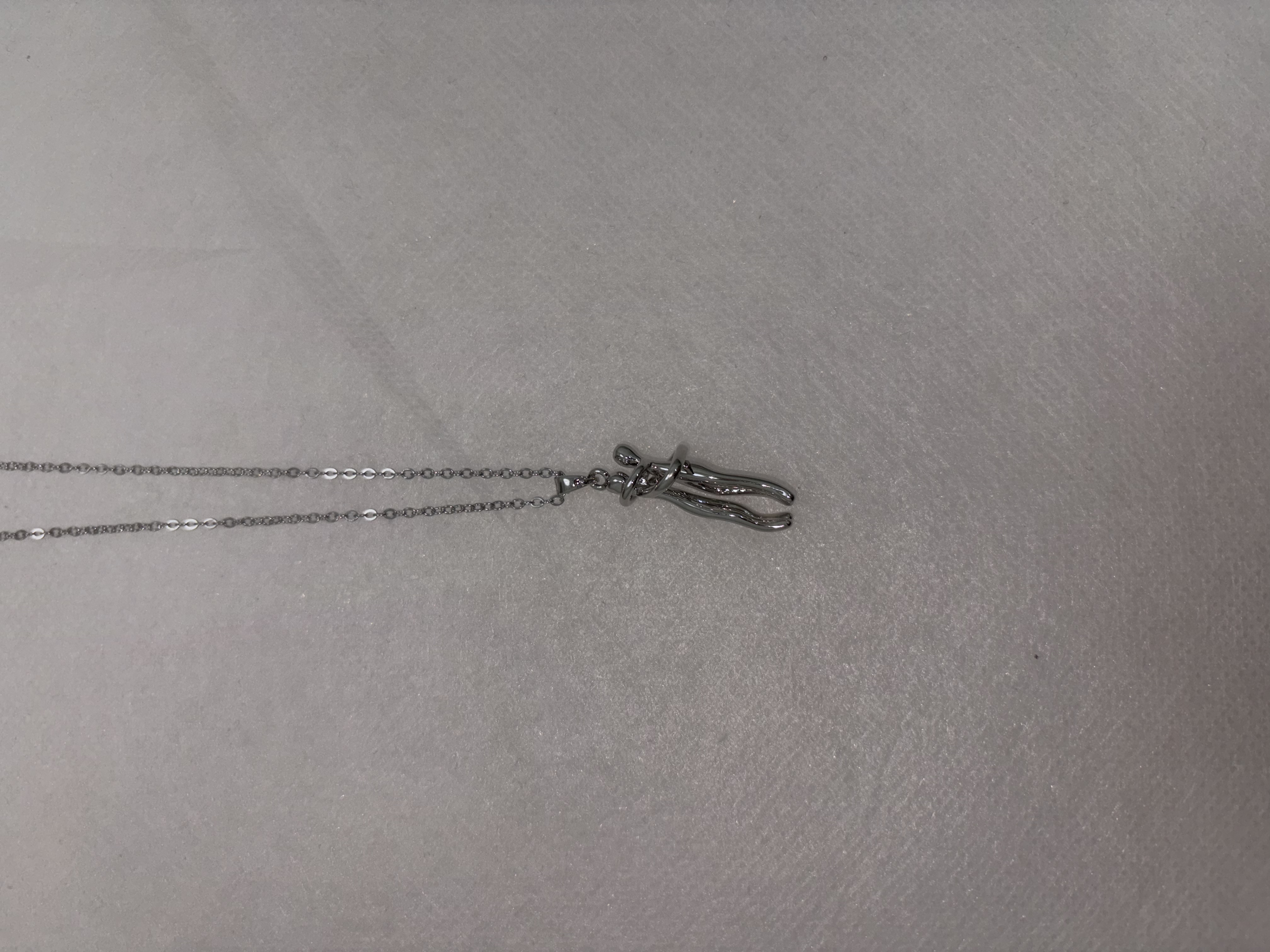 新款日韩时尚轻奢拥抱情侣项链小众百搭高级感女友礼物细节图