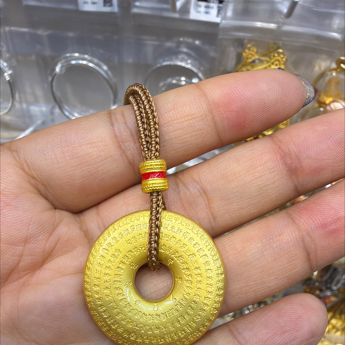 Sand gold pendant, six-character mantra, double-sided Eight Treasures compass pendant details Picture