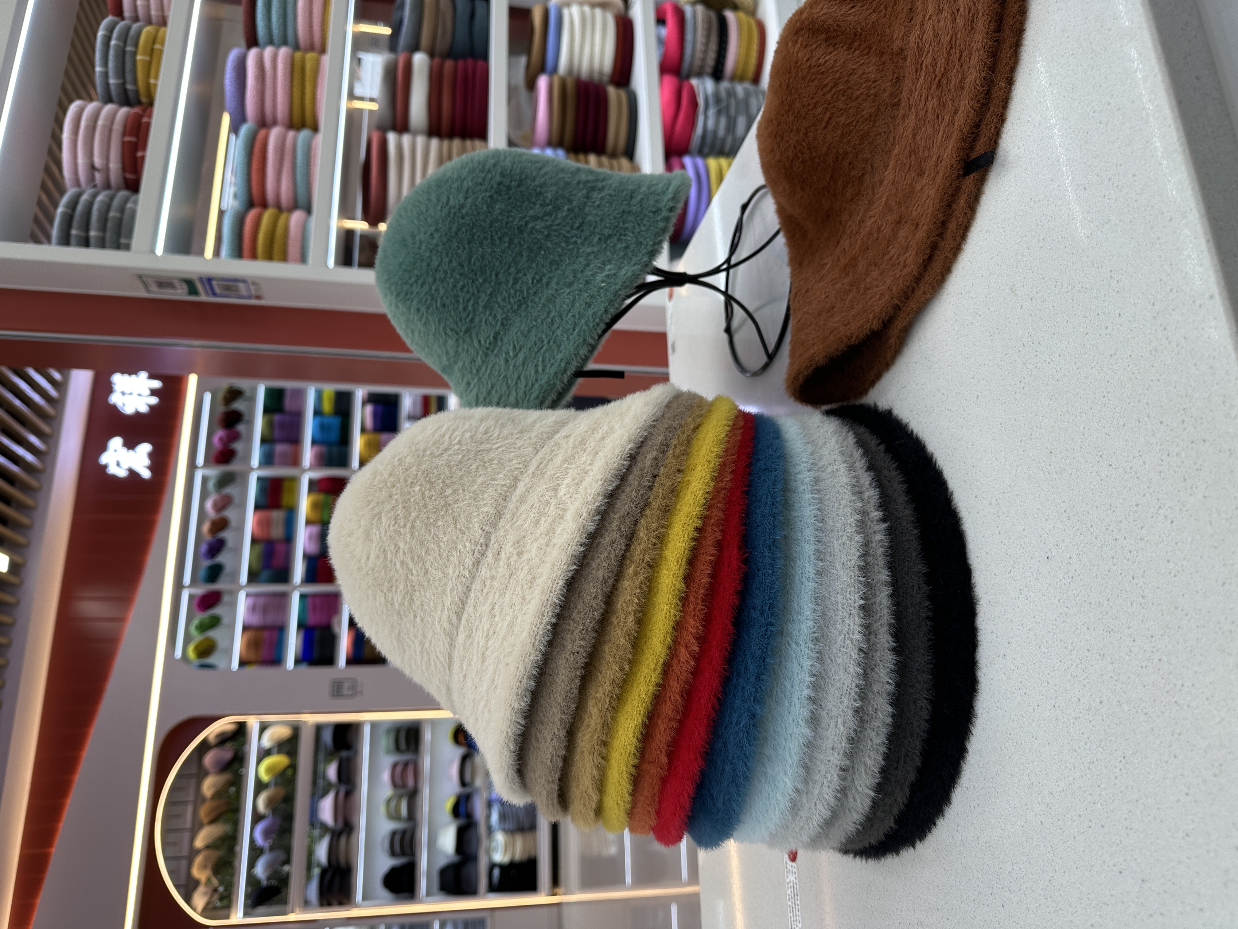 Knitted woolen hat for winter warmth and thickening, a versatile hat for both men and women, and a perfect match for women in winter Application Scenario