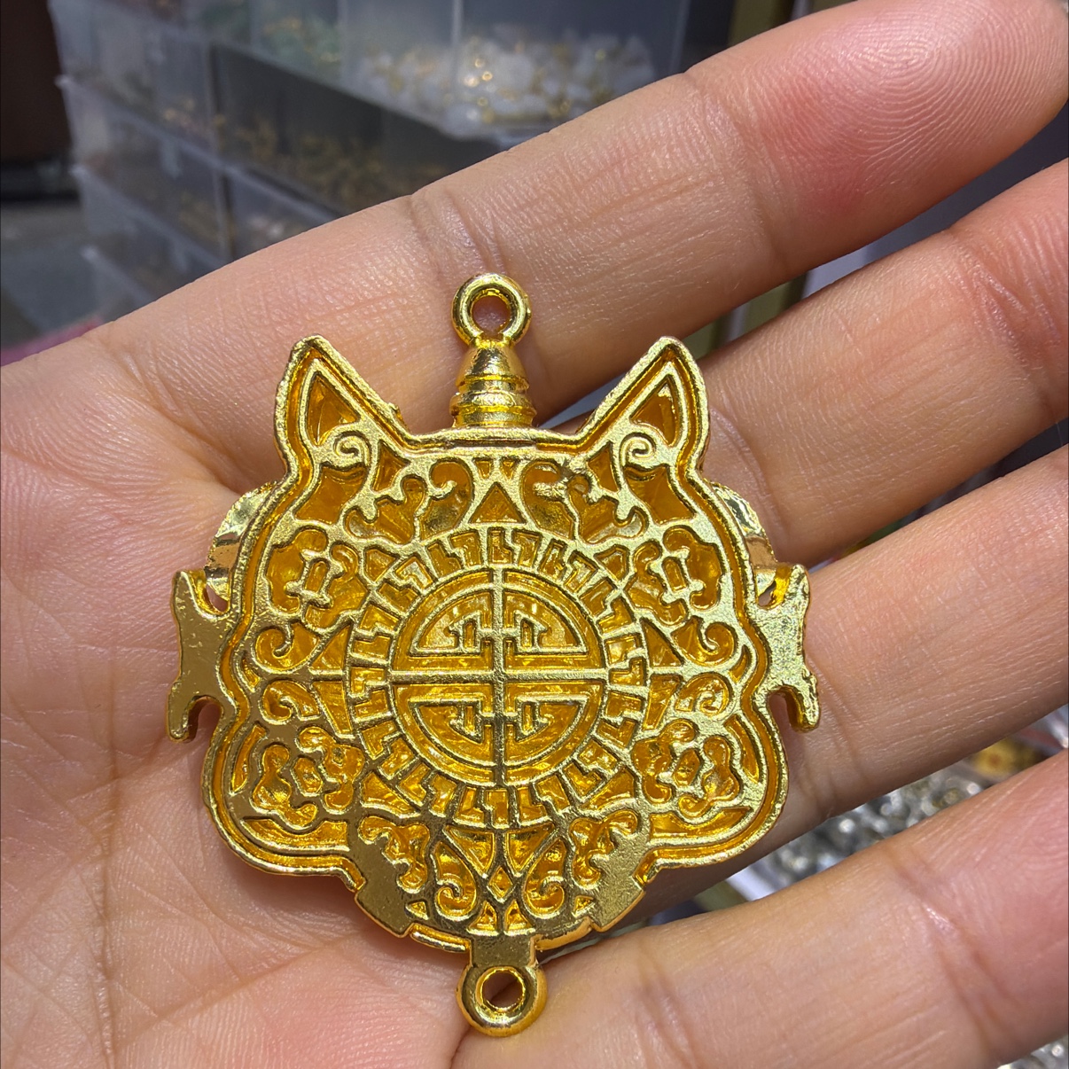 Lion dance alloy pendant, enamel color craftsmanship, can be used to make sweater chains, cart hangers and mobile phone hangers details Picture
