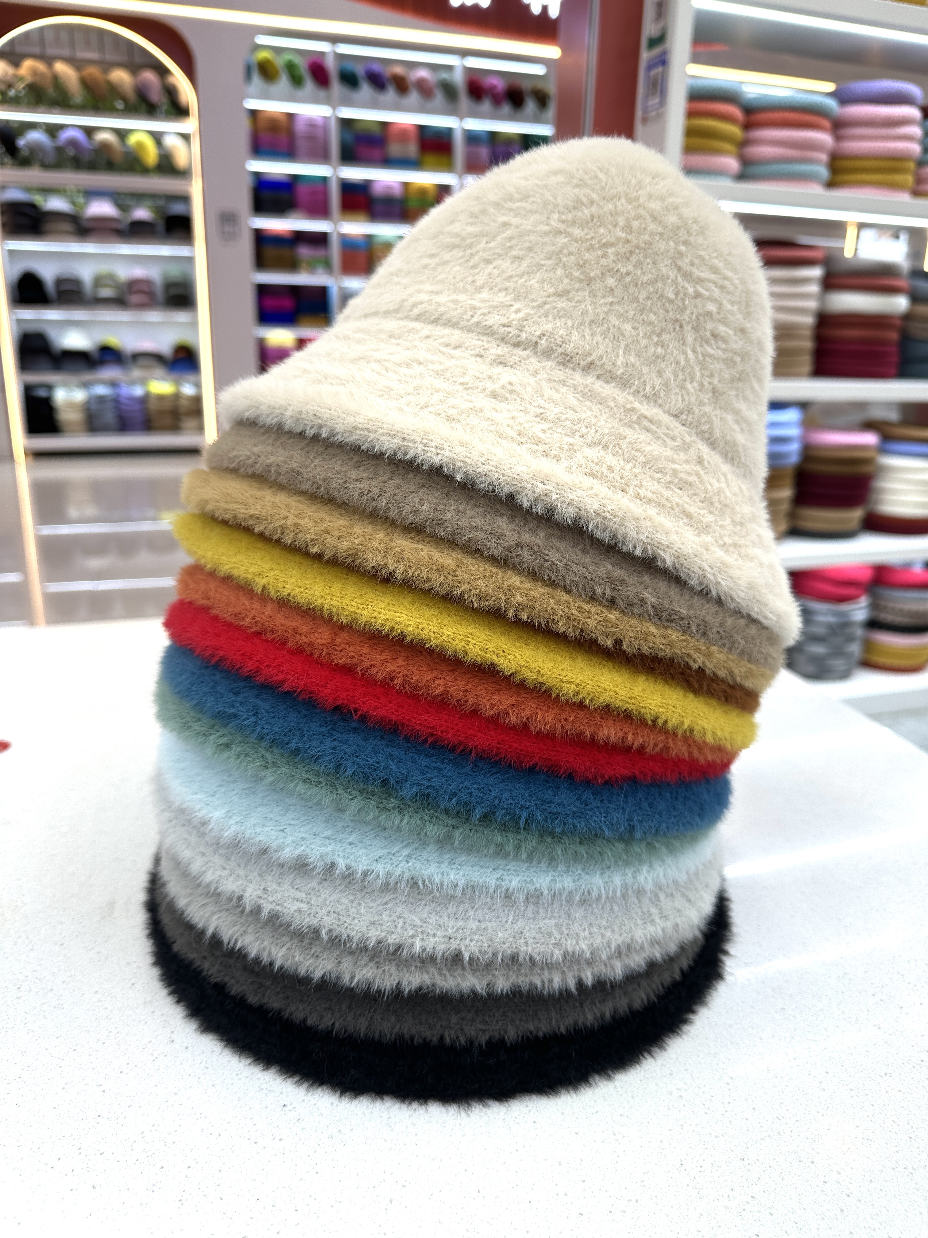 Knitted woolen hat for winter warmth and thickening, a versatile hat for both men and women, and a perfect match for women in winter Item Picture