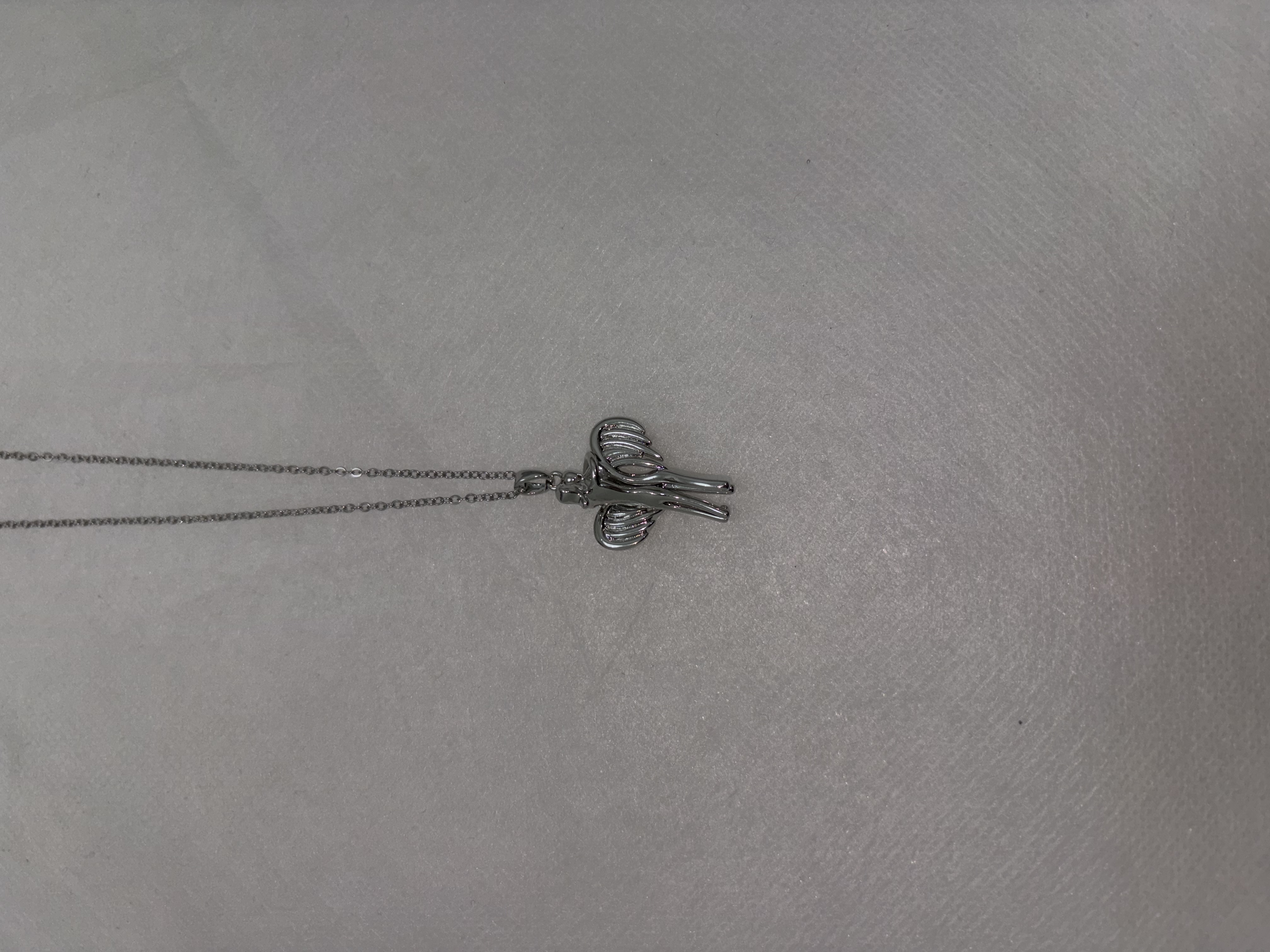 天使的拥抱项链高级感气质百搭吊坠锁骨链轻奢颈链细节图