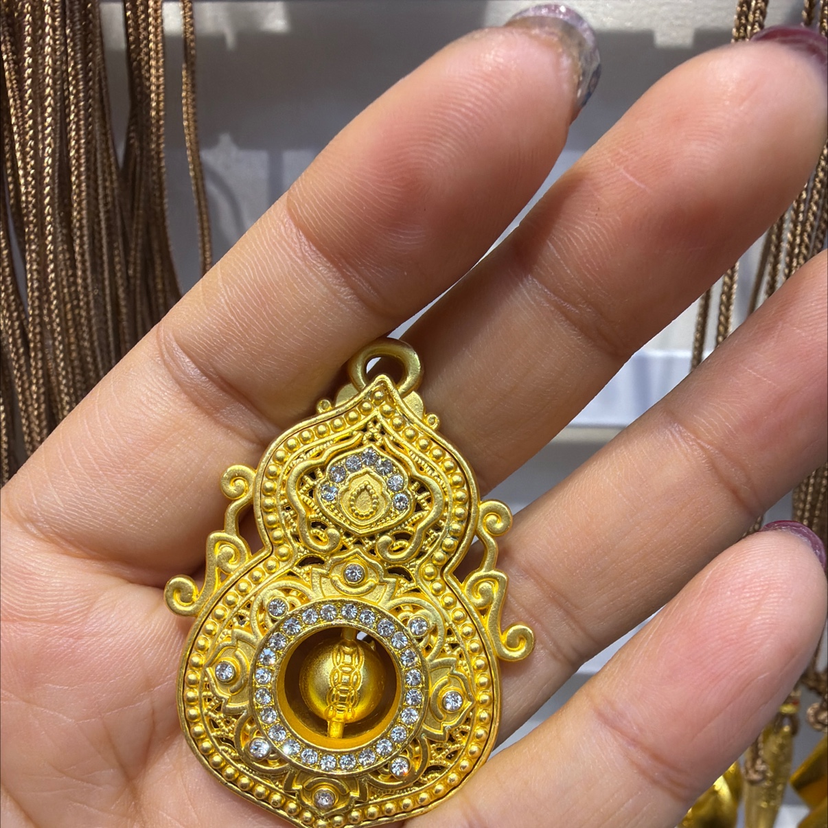 Handmade DIY alloy jewelry accessory set, traditional craftsmanship creativity, sand gold pendant details Picture