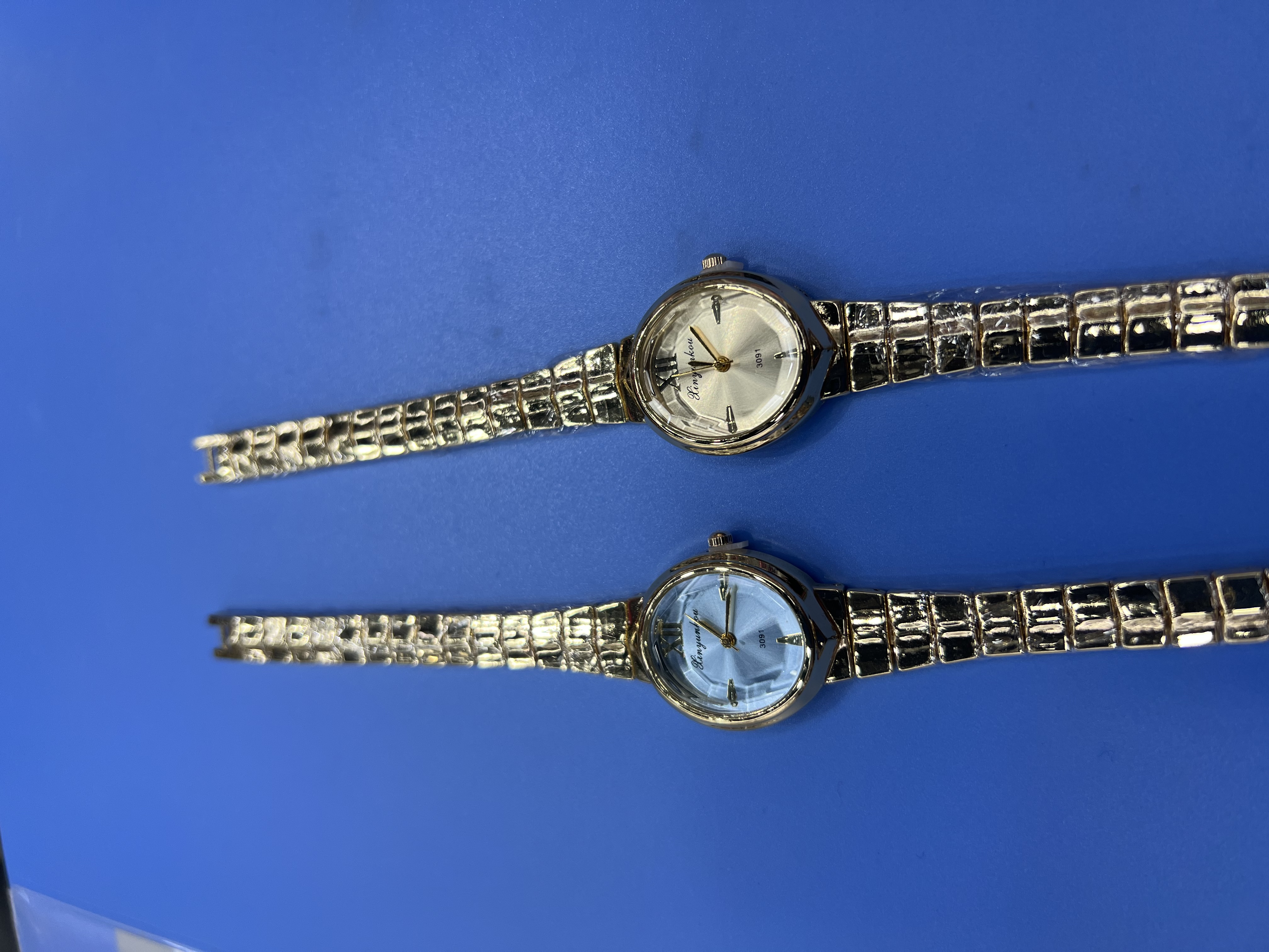 高级感新款女士手表简约设计时尚休闲石英表罗马字面白底实物图